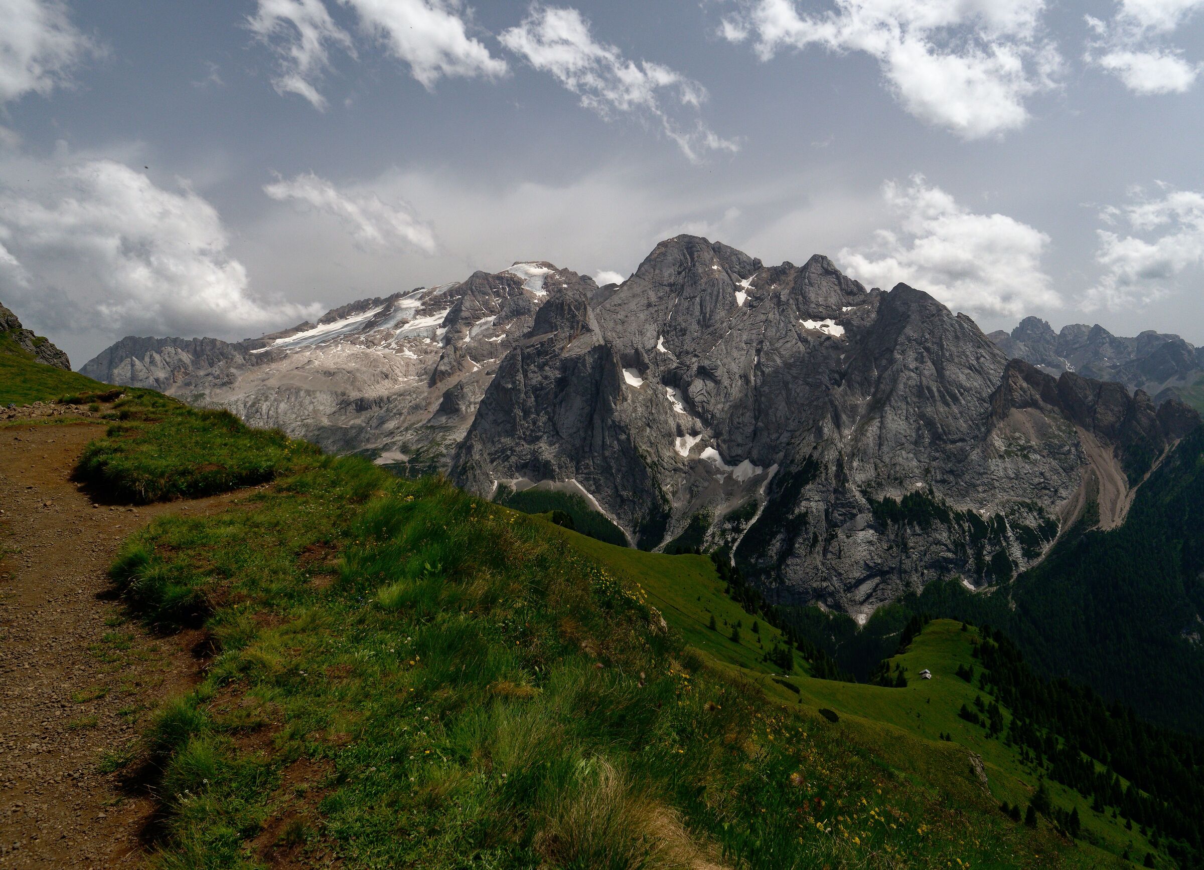 di fronte alla Marmolada