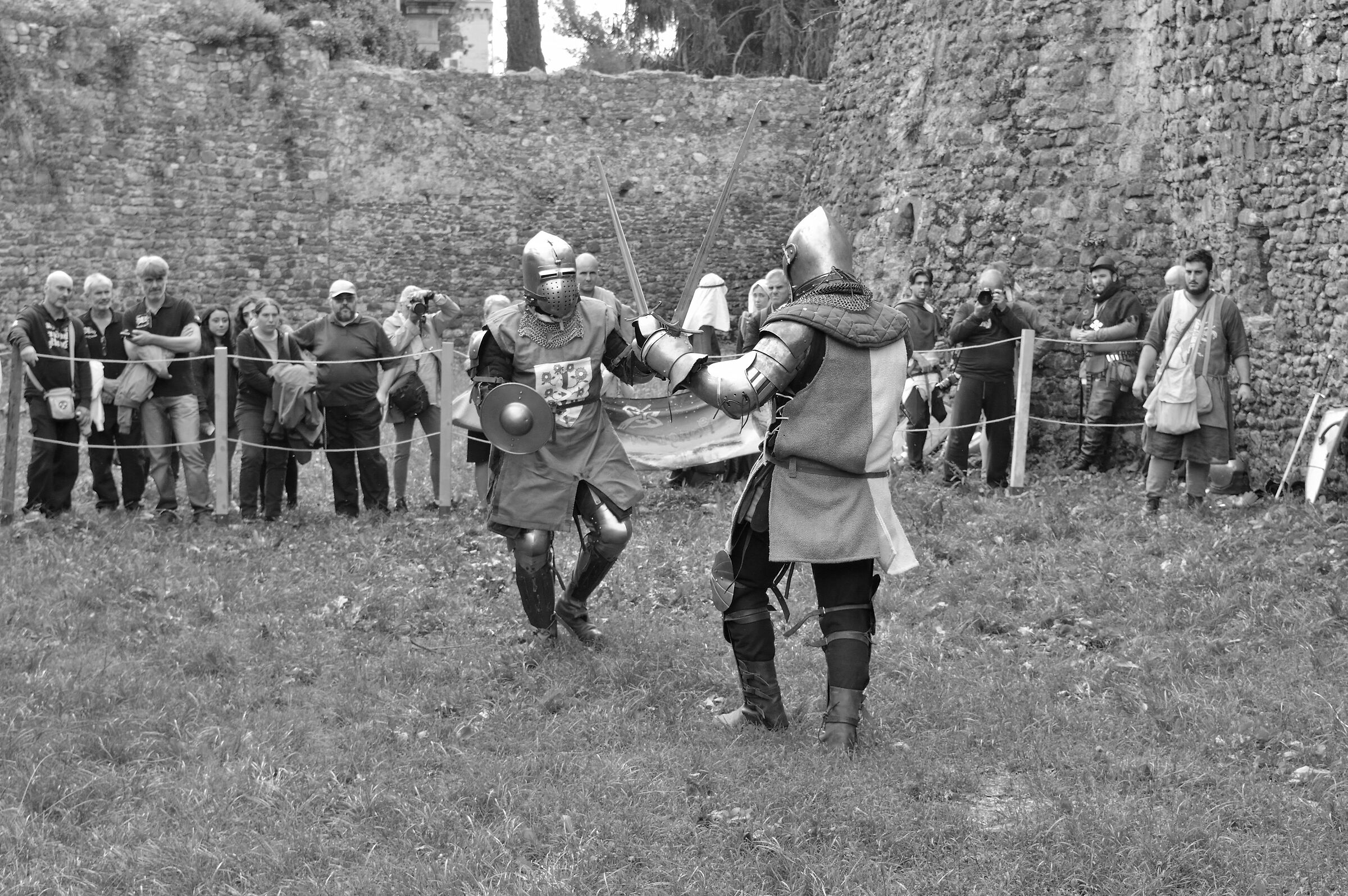 Combat in black and white 3