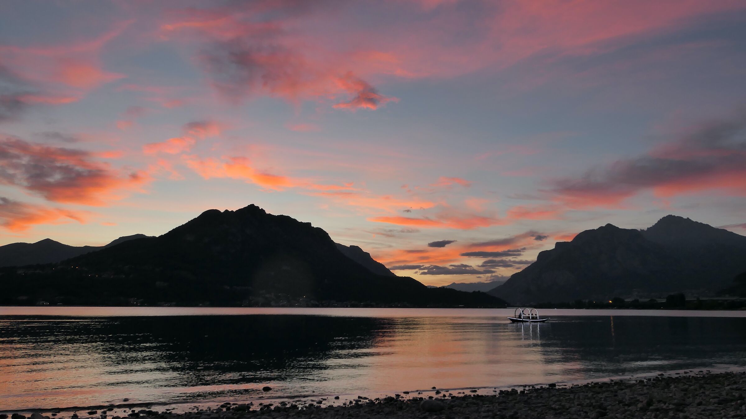 Tramonto estivo sul ago di Garlate con una Lucia 2