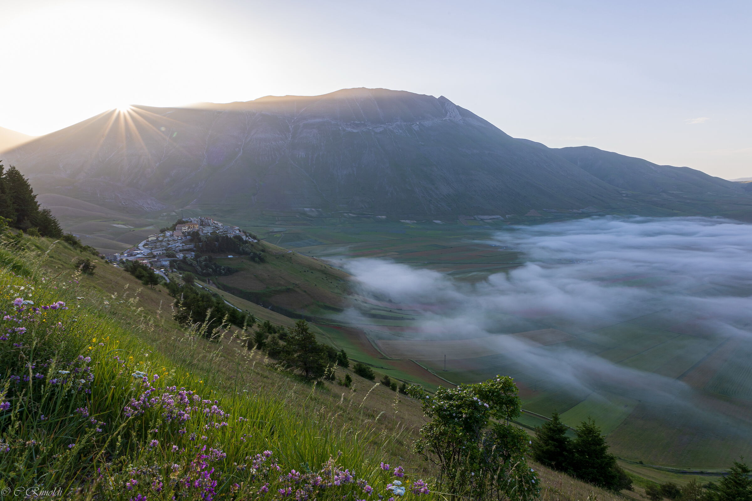 Una nuova alba su Castelluccio