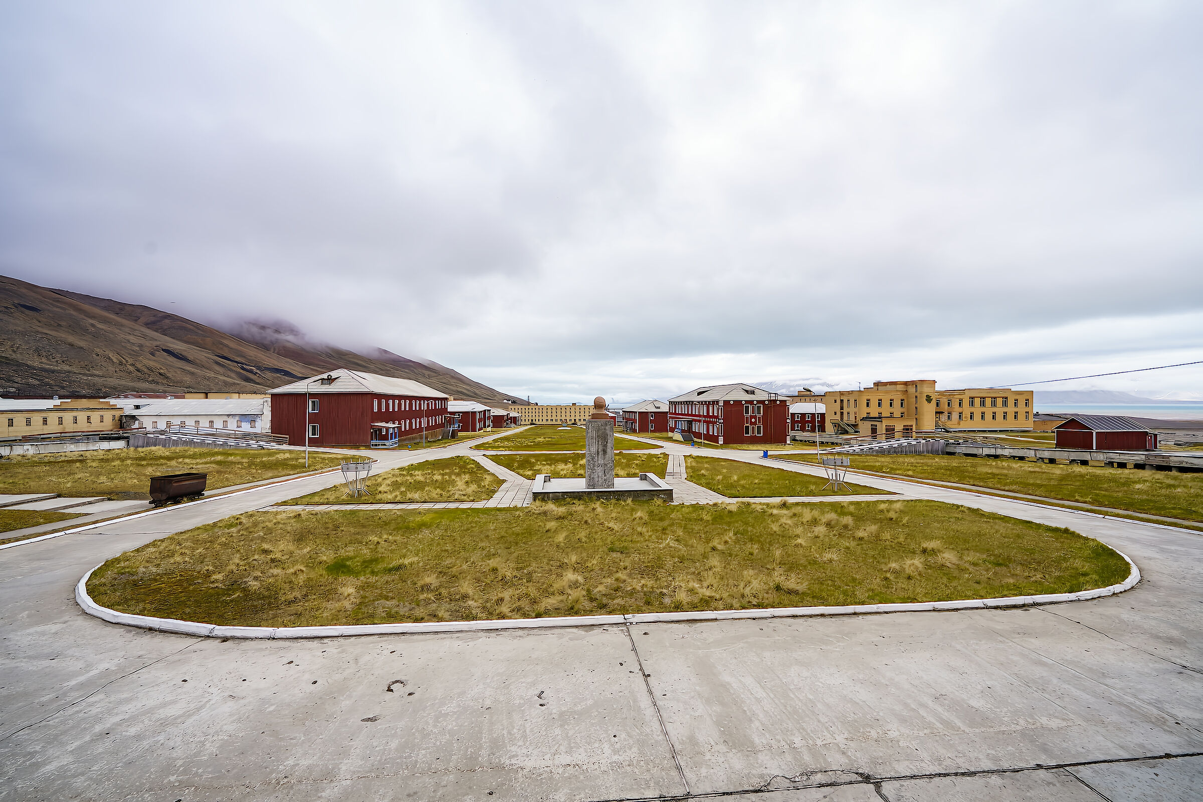 Avenue des Champs-Élysées- Piramiden Svalbard