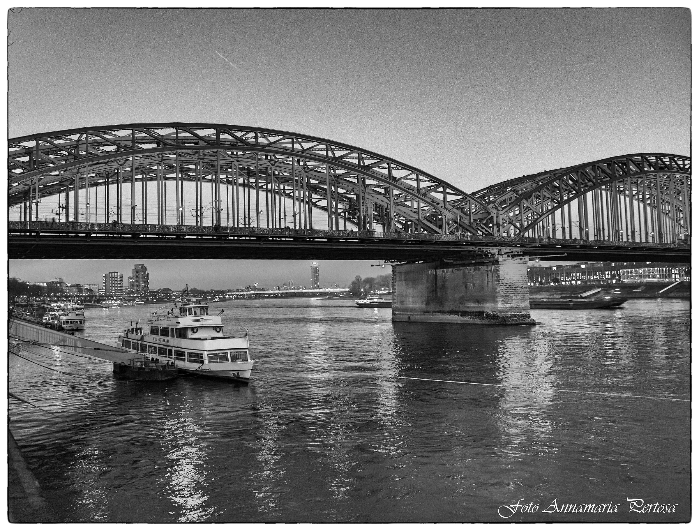 il fiume reno a colonia