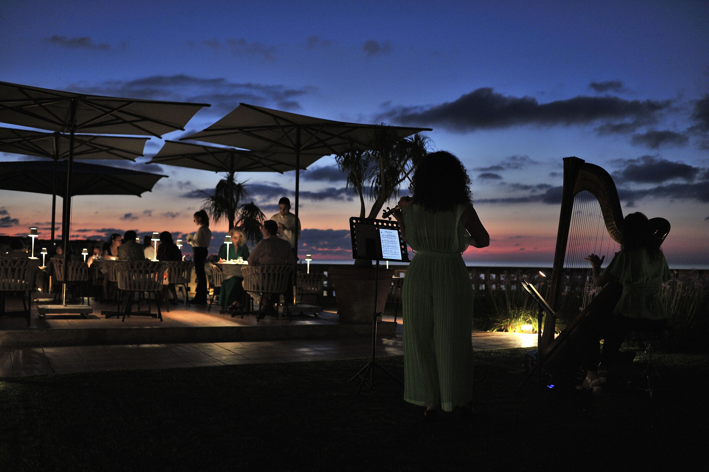 harp and violin in tropea