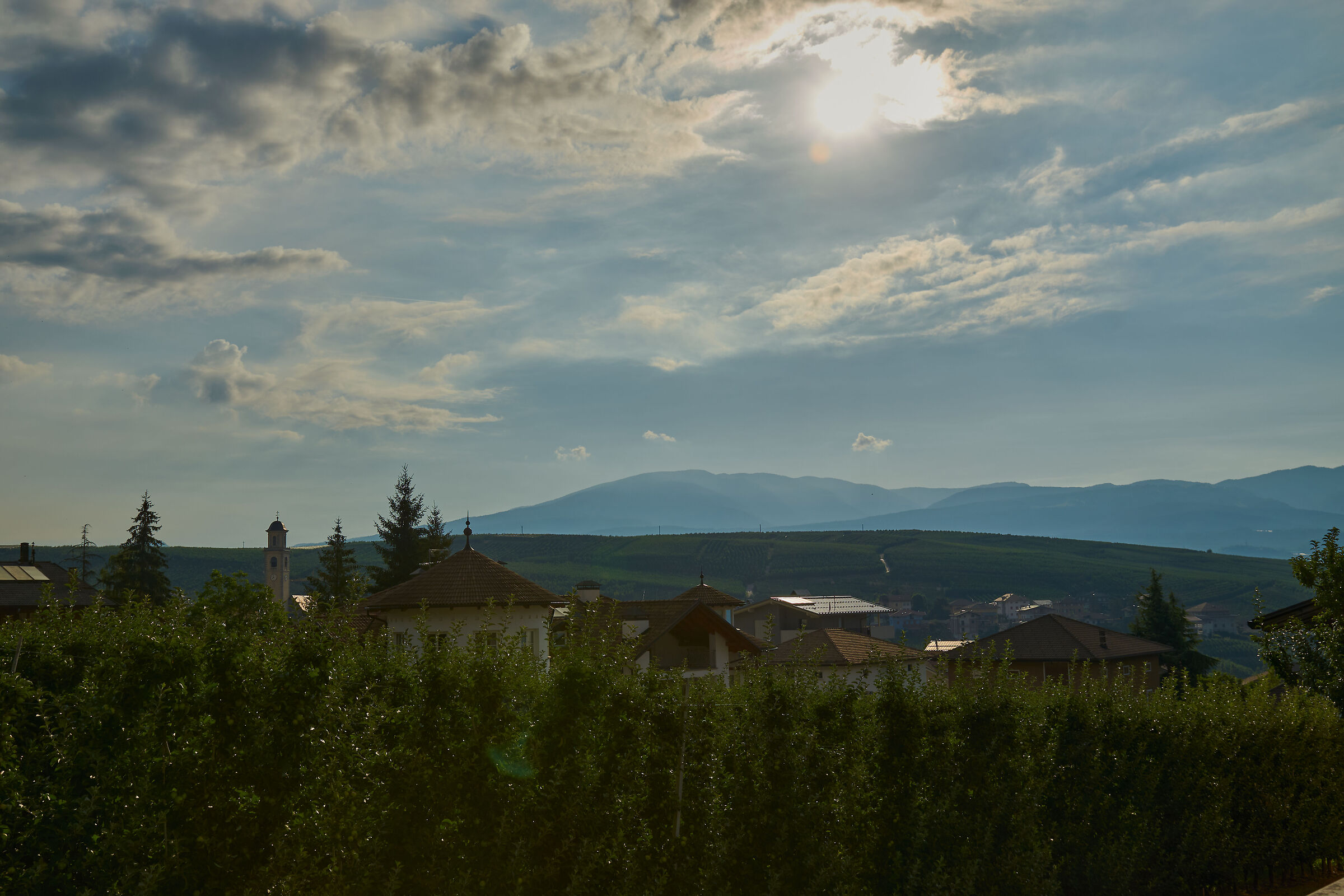 Tra mele e paesetti all'alba
