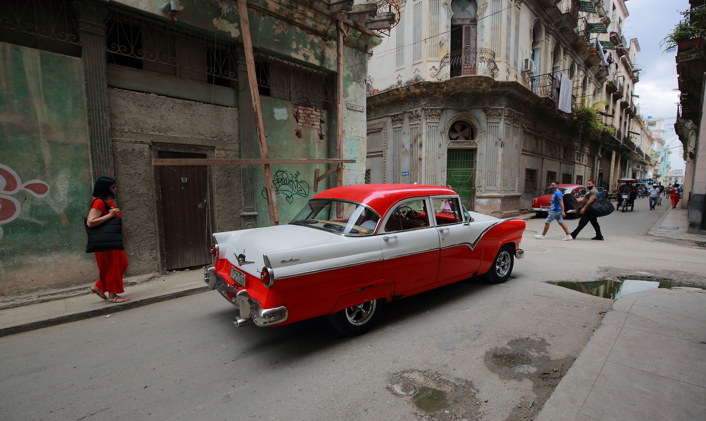 rojo pasión, with Cuban estilo