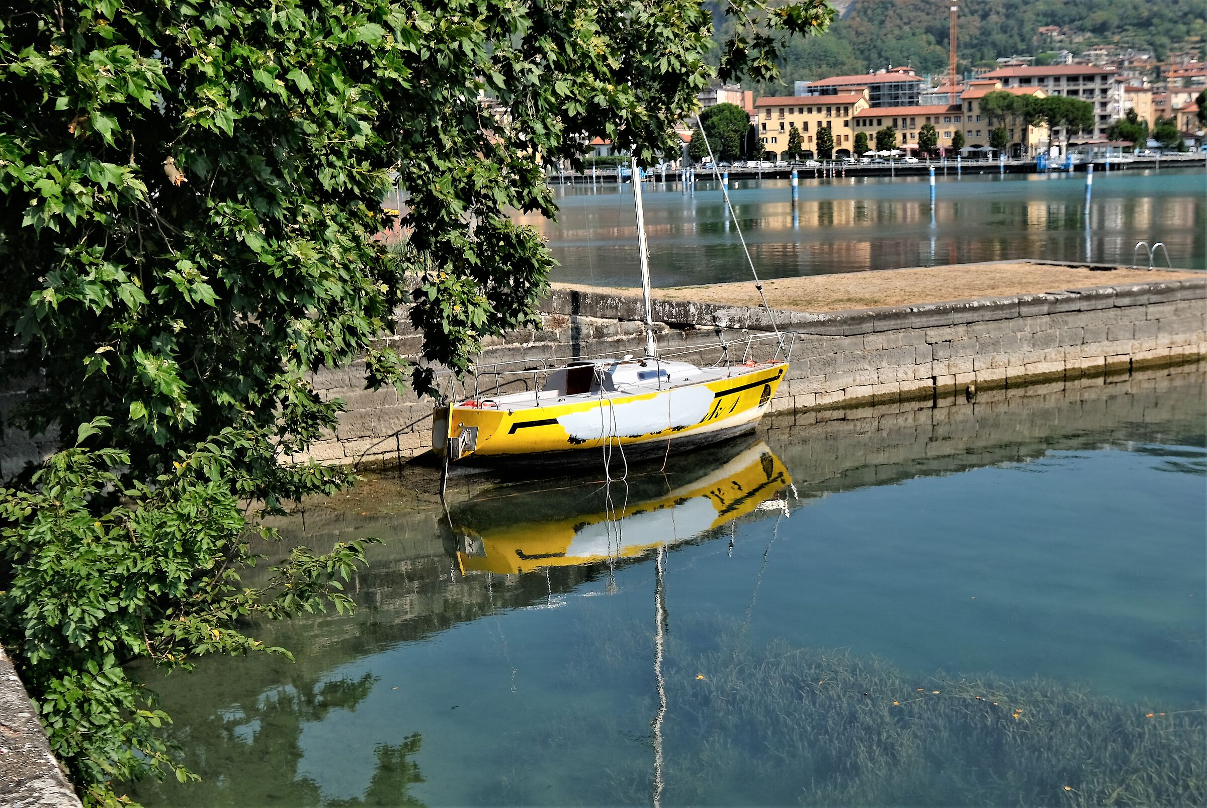 drought, sailboat stranded in Paratico