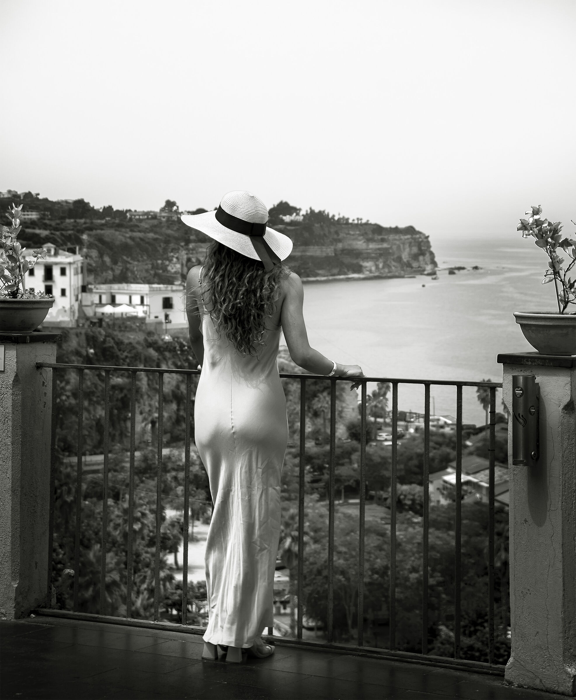 Girl with hat.
