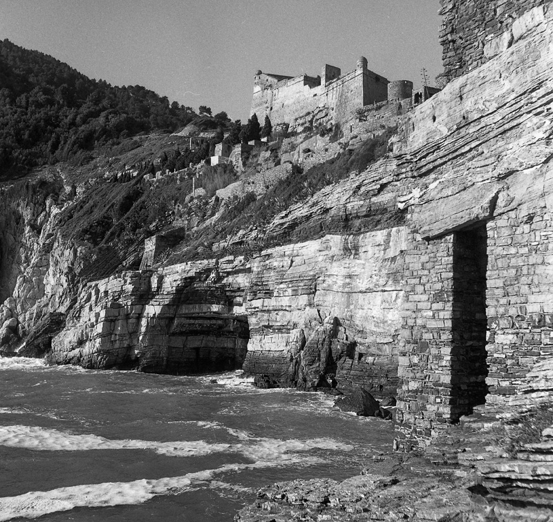 Castle and Grotta di Byron