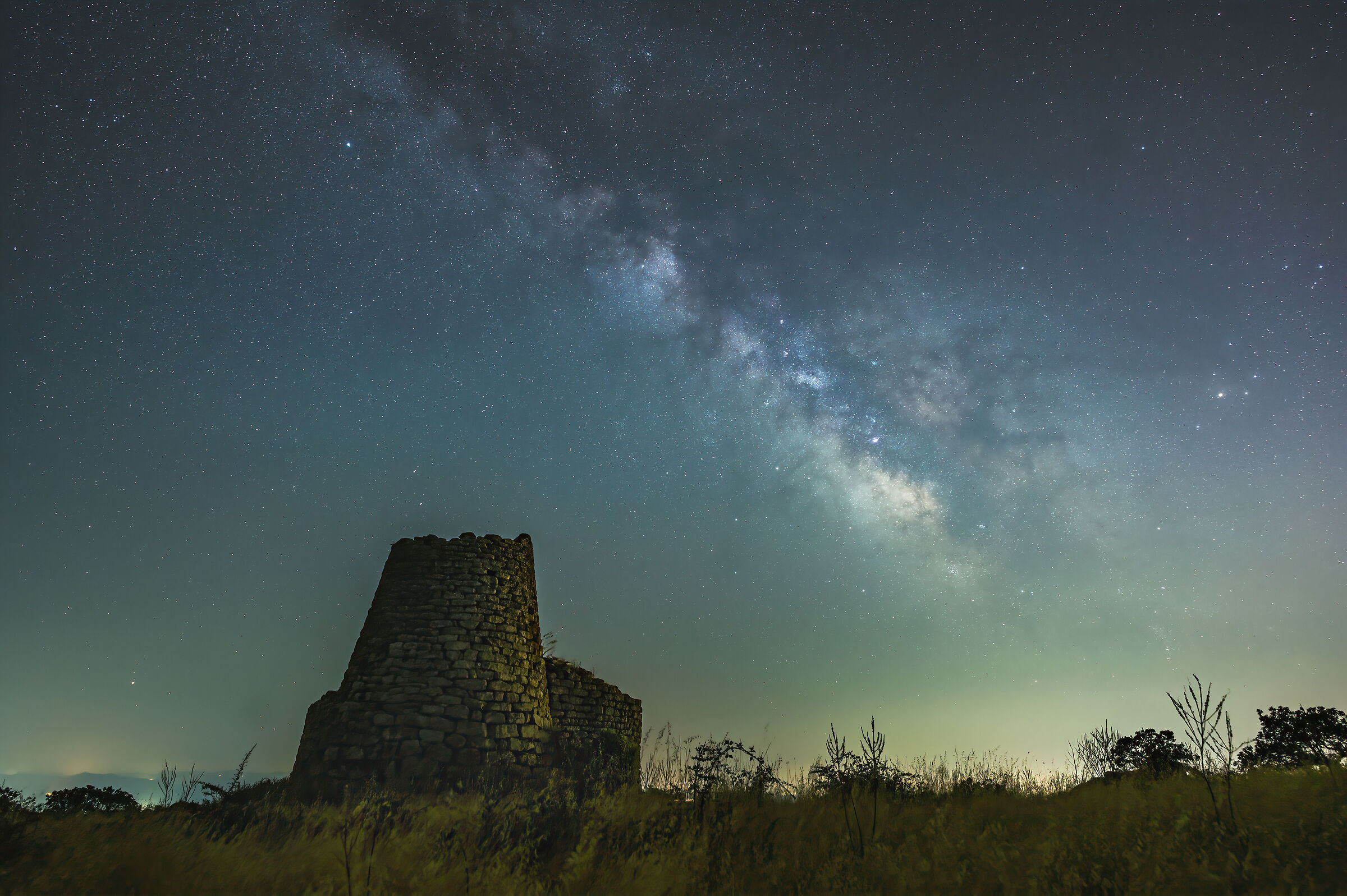 Nuraghe Orolo di notte