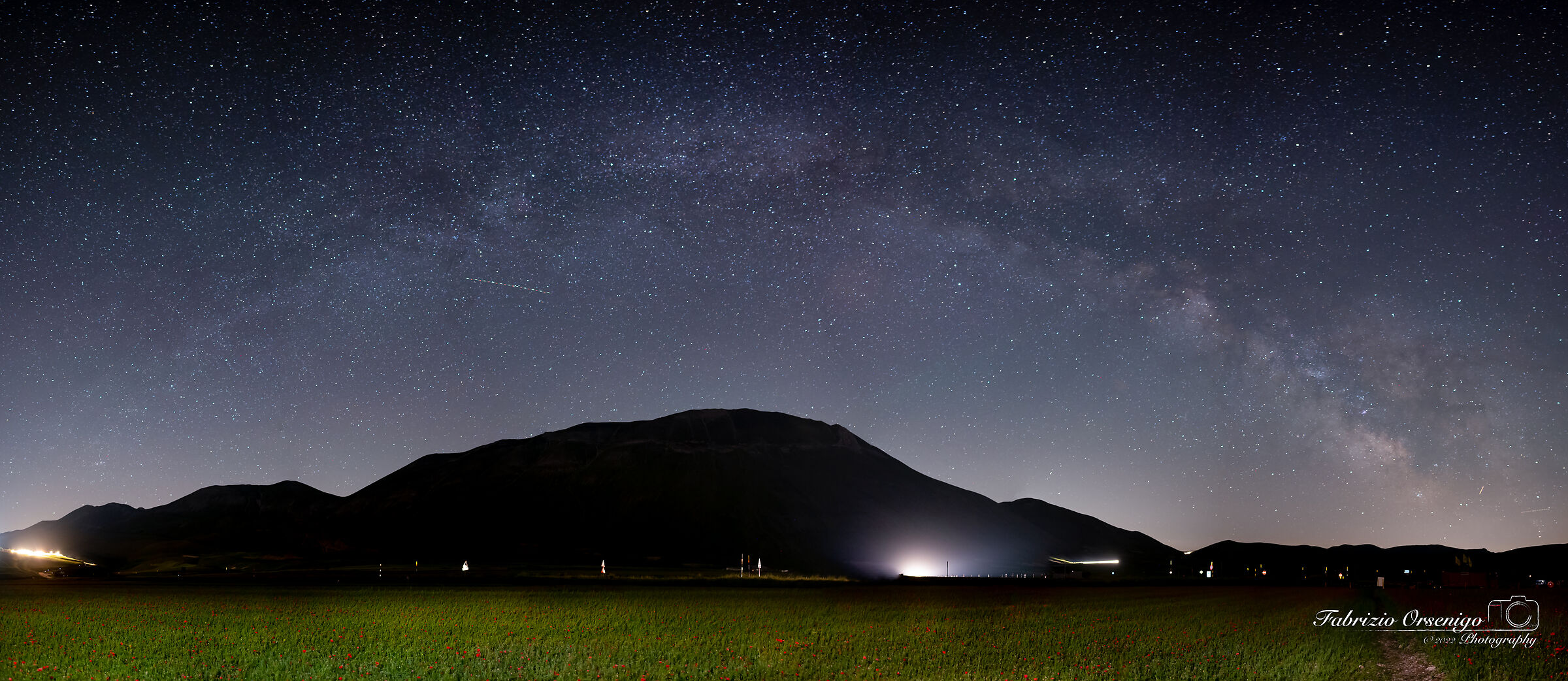 Panoramica via lattea a Castelluccio di Norcia
