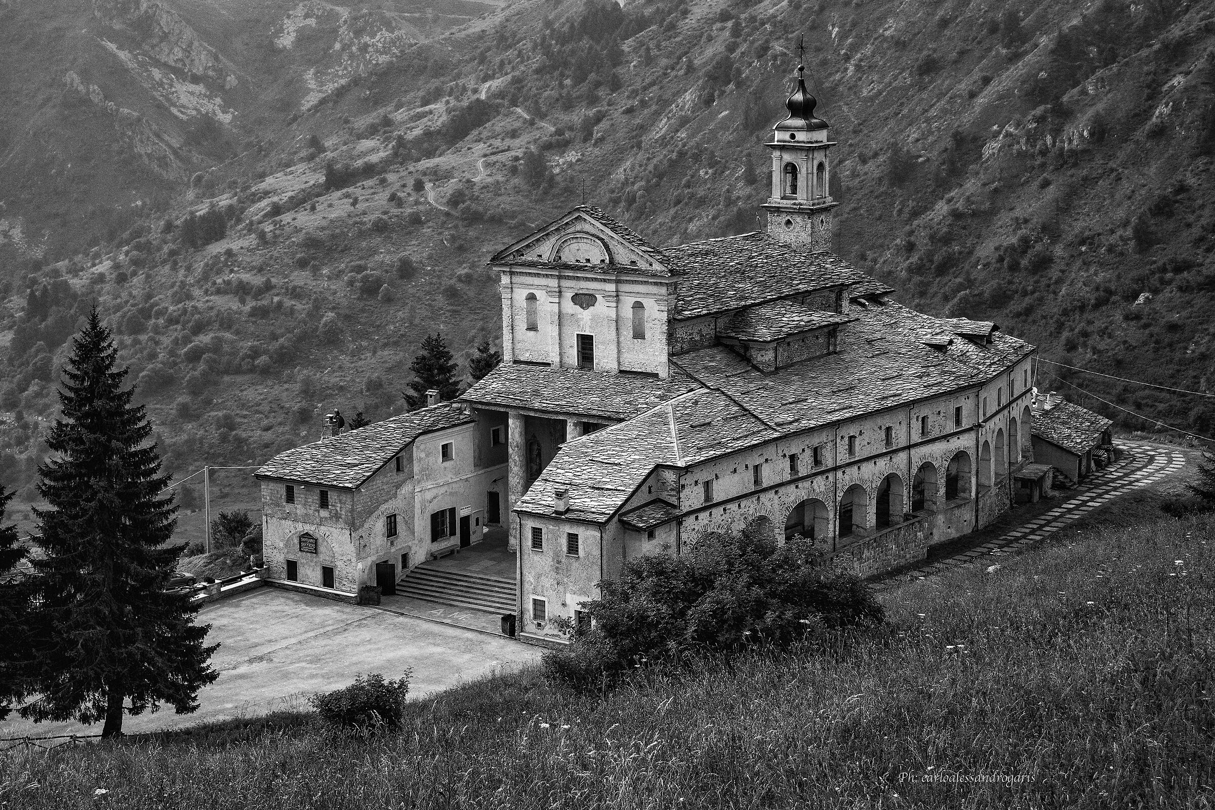 Santuario Castelmagno (Cuneo) B/N