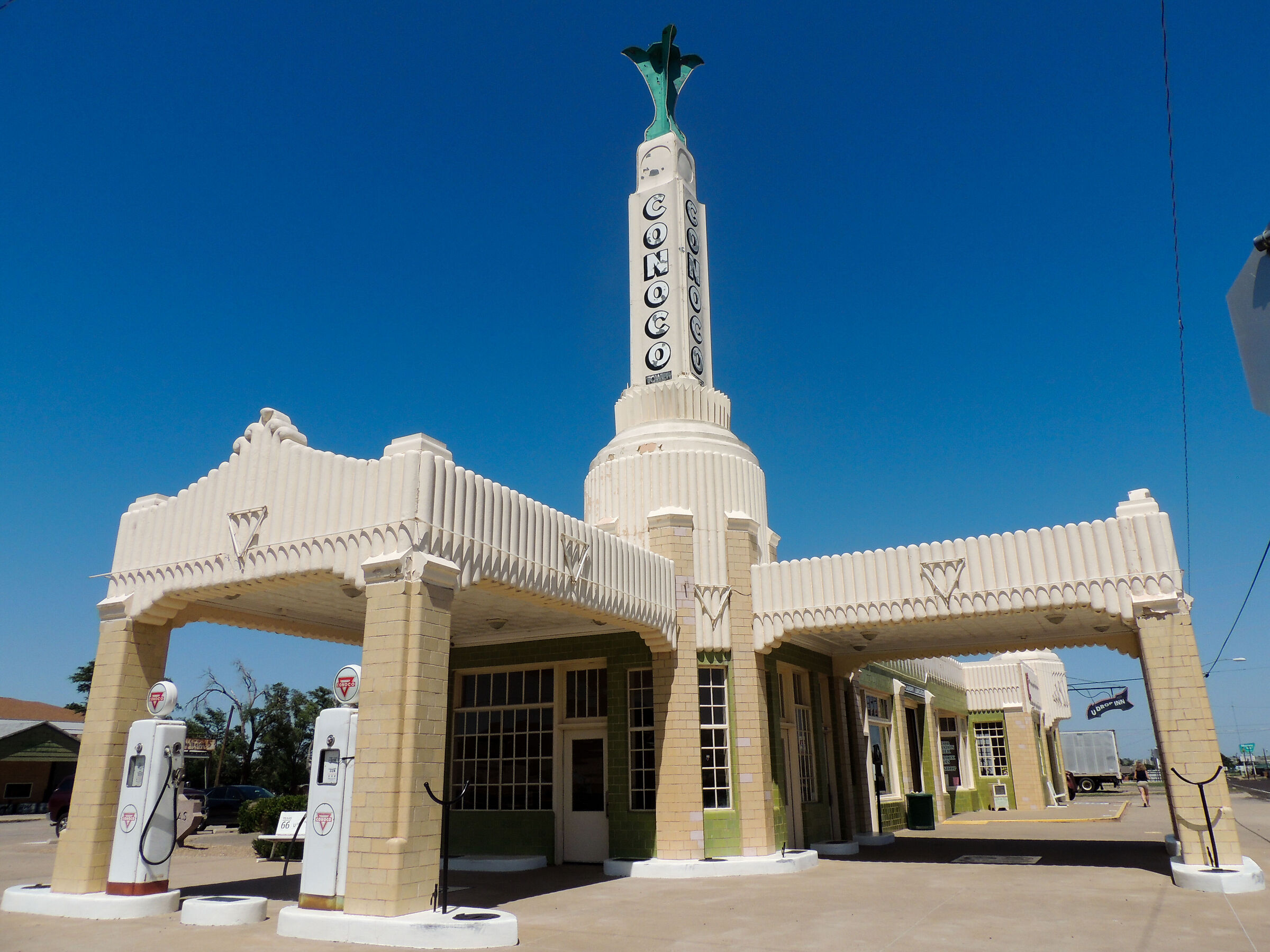 Tower Station and U-Drop inn Cafè