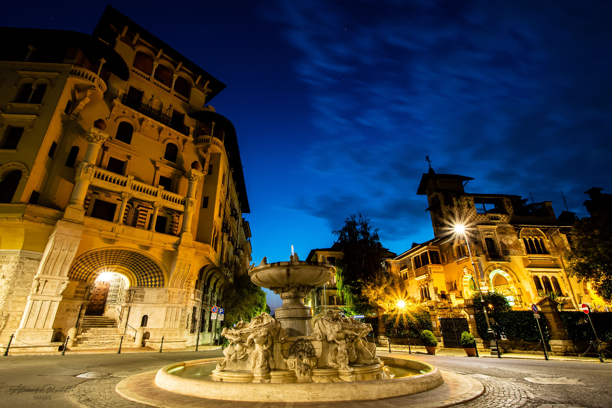 Piazza Mincio al quartiere Coppedé a Roma