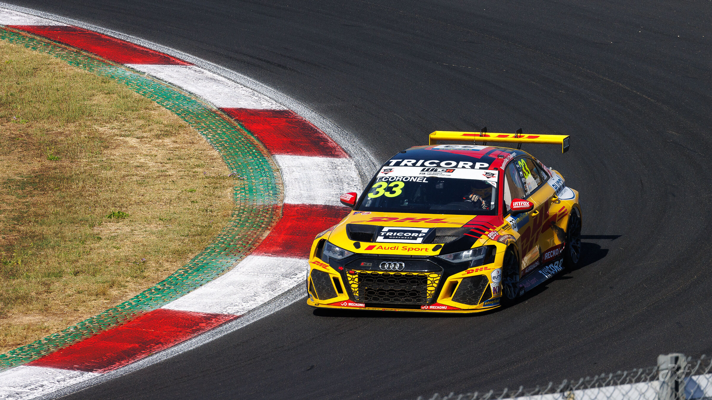 WTCR Vallelunga, signs of struggle on Coronel's car