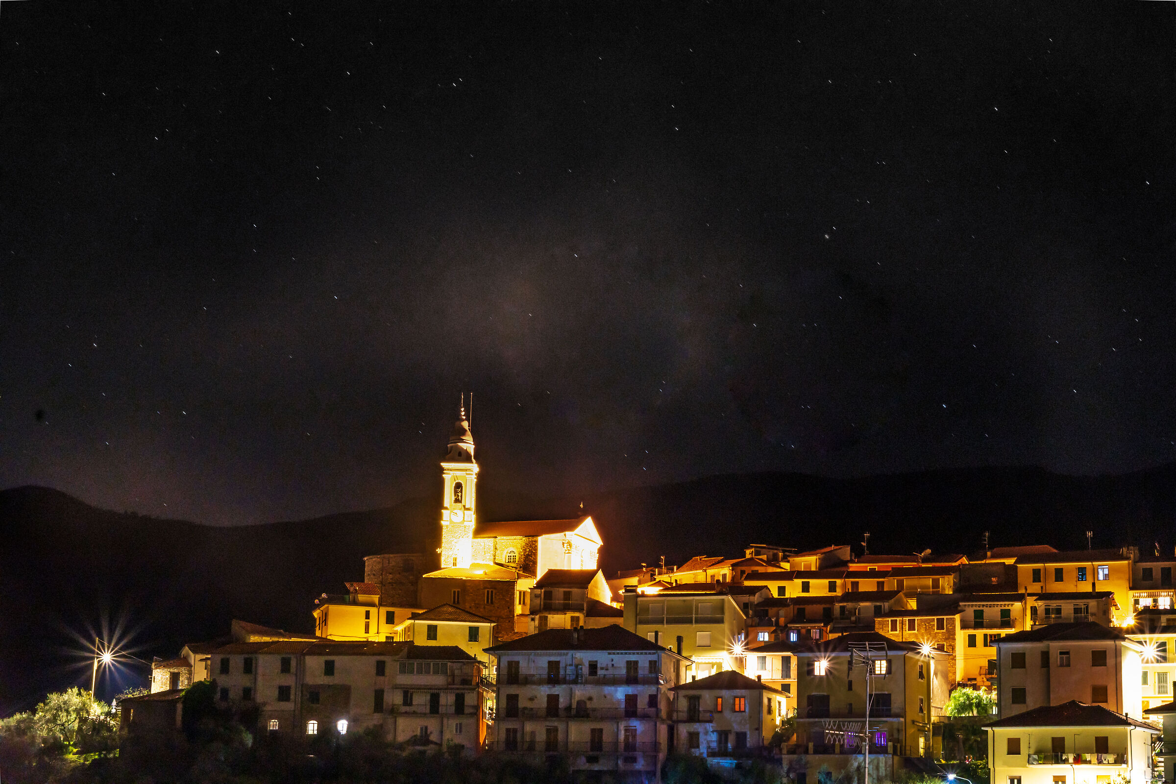 Aurigo (im) di notte