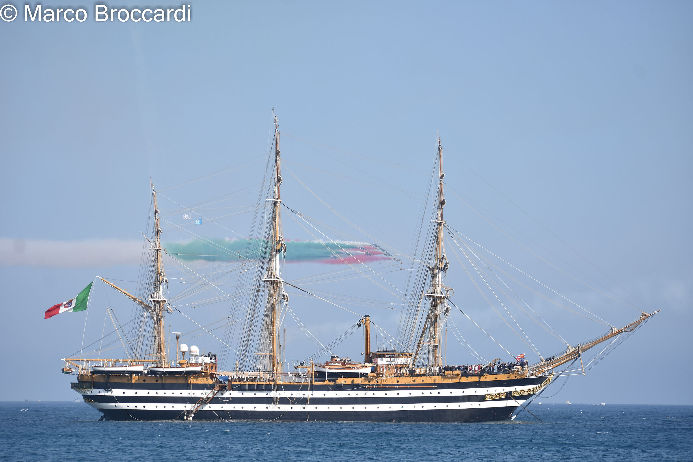 Amerigo Vespucci e frecce tricolori