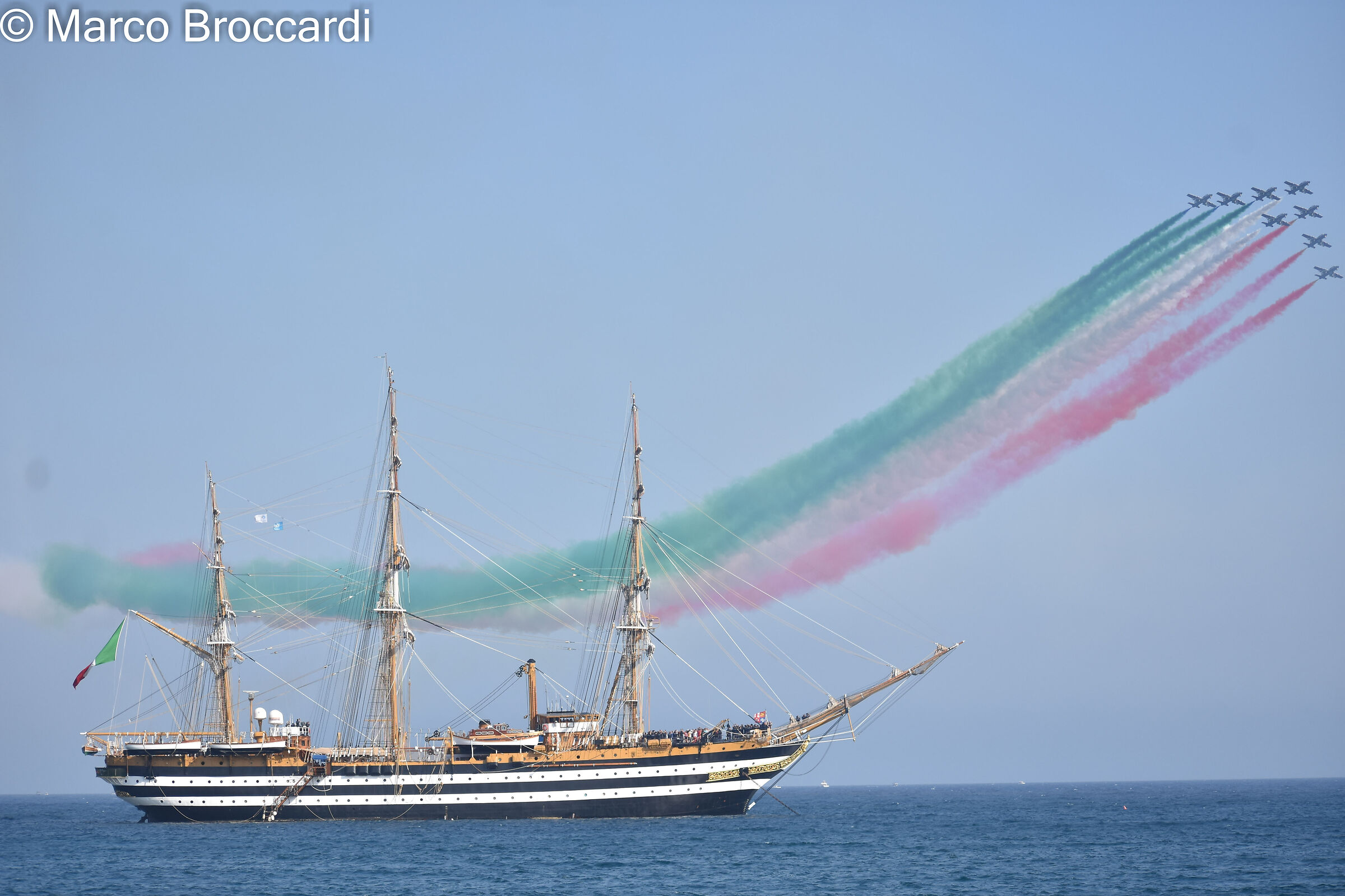 Amerigo Vespucci e frecce tricolori
