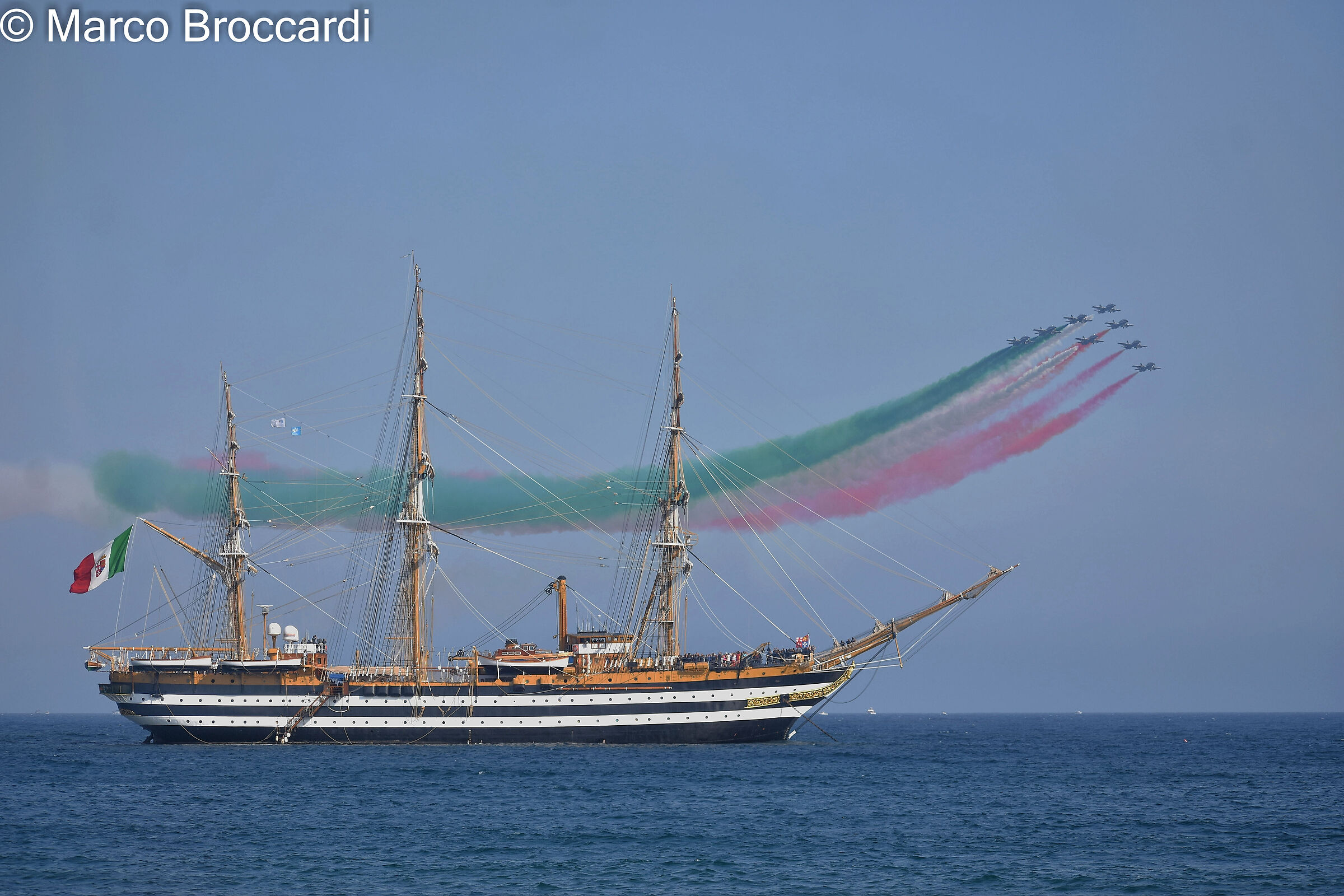 Amerigo Vespucci e frecce tricolori