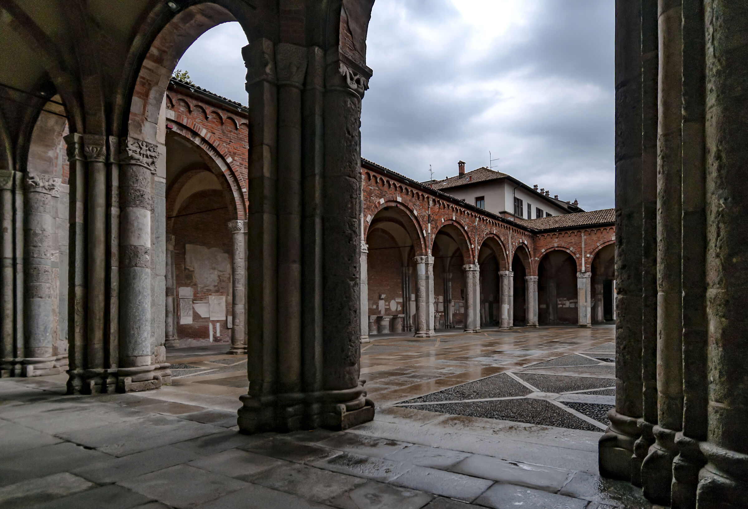 Il quadriportico di Sant'Ambrogio