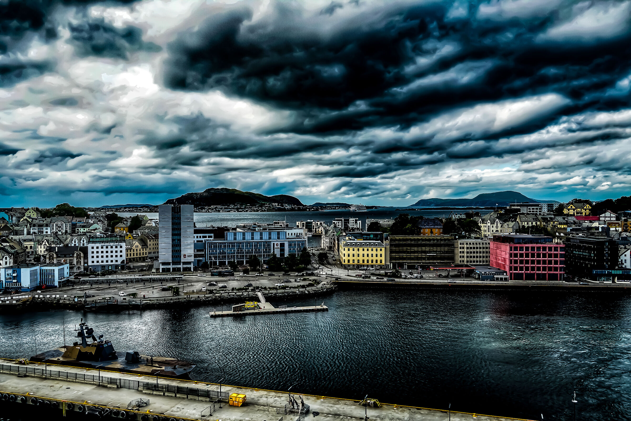 Navi ad Alesund (Norvegia)