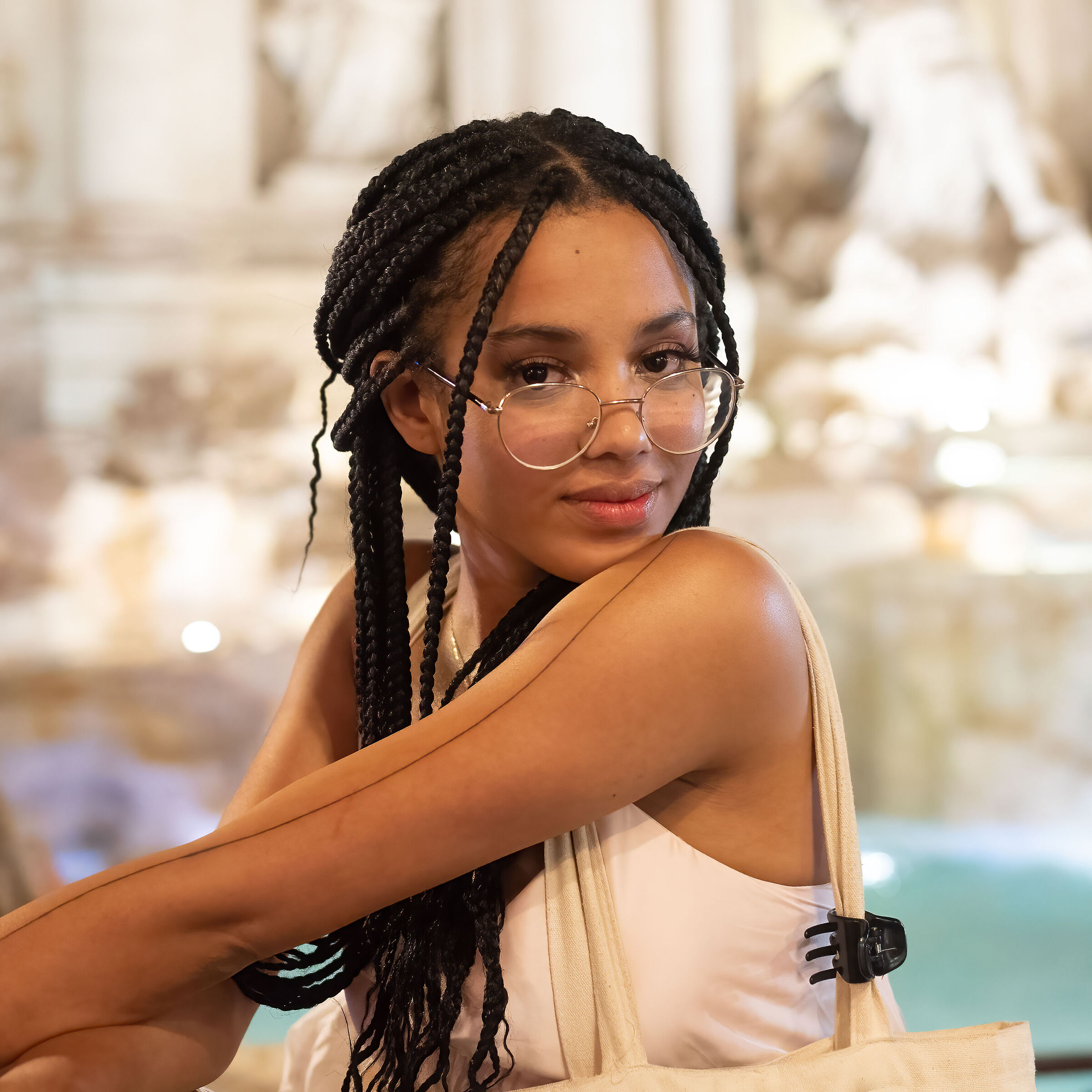 Ragazza alla Fontana di Trevi