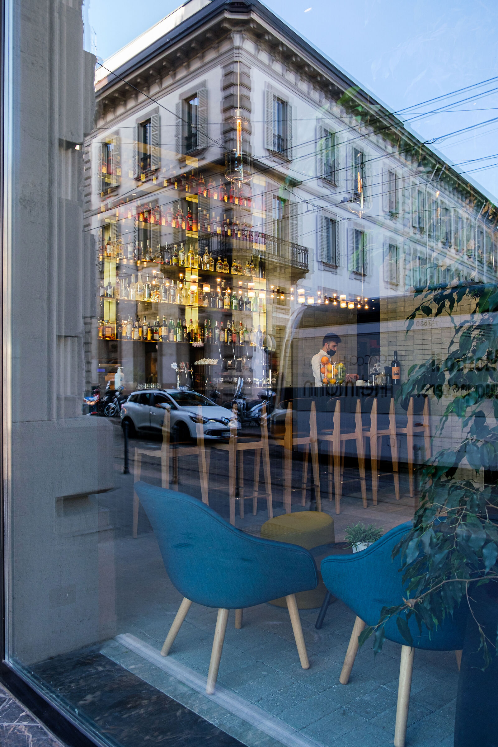 Street - Milan - Riflessi