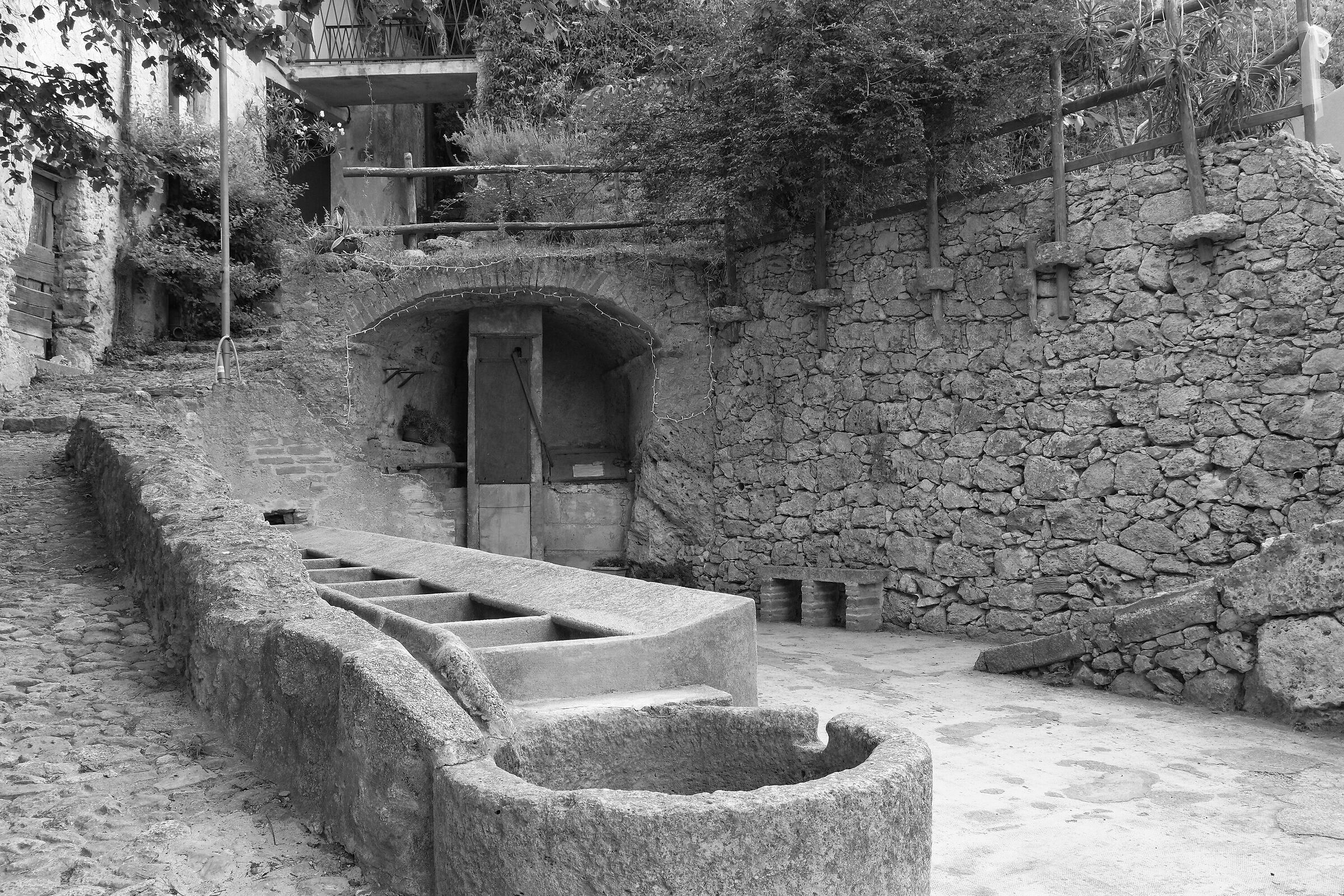 Verezzi -Il Lavatoio b&w-