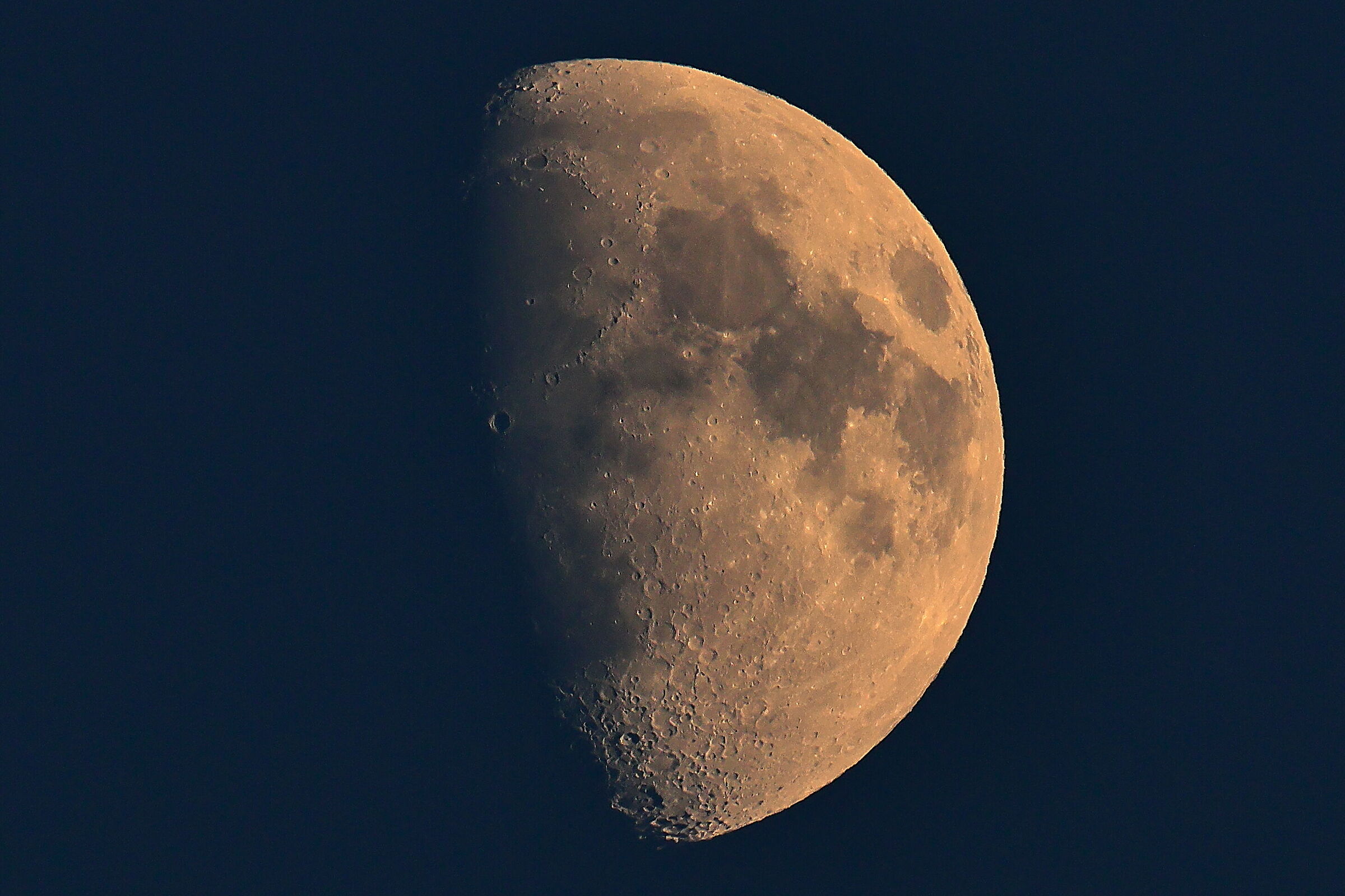 Moon of August 5 h 20.20