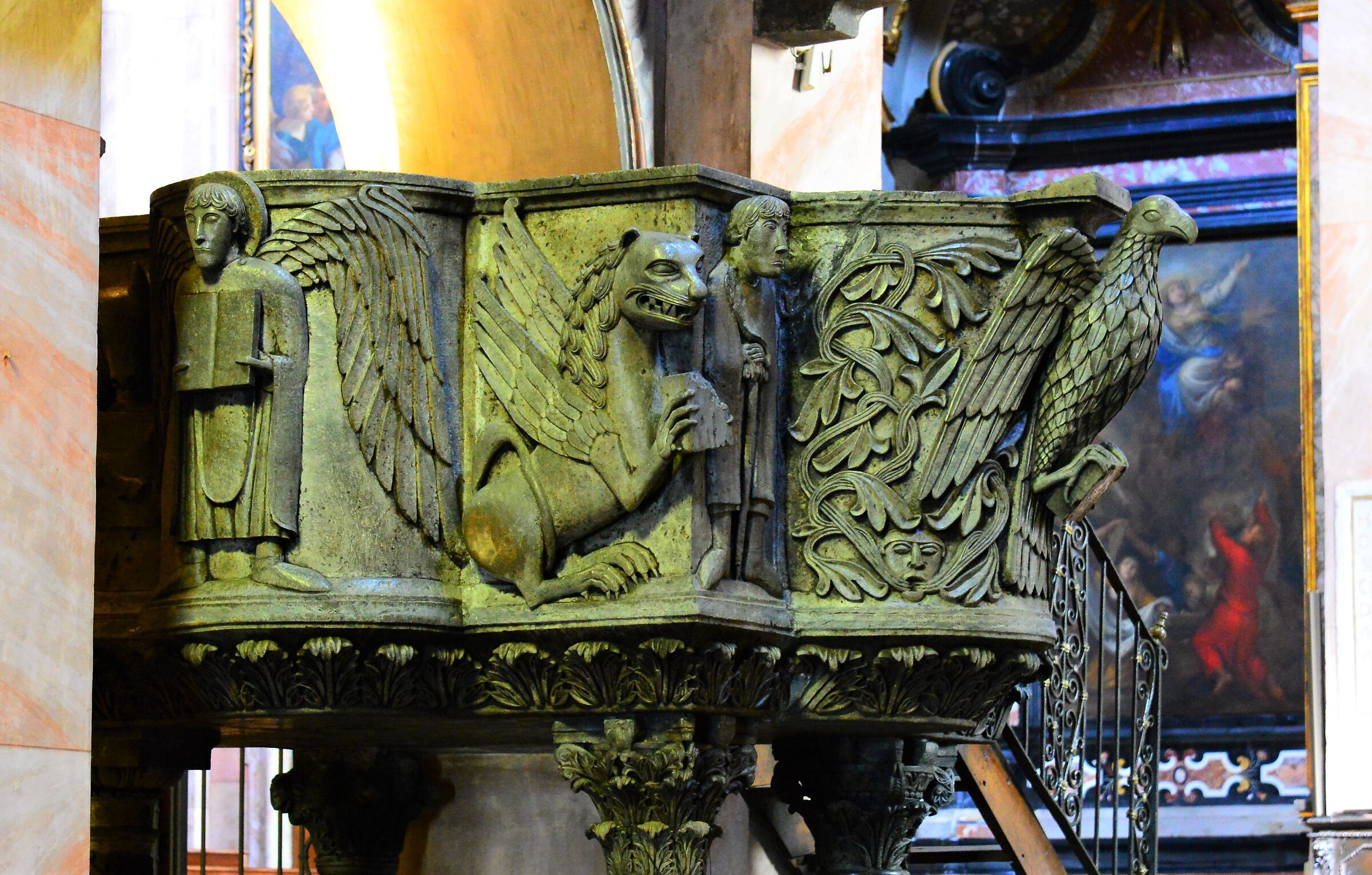 L'ambone della basilica di S.Giulio a Isola S.Giulio