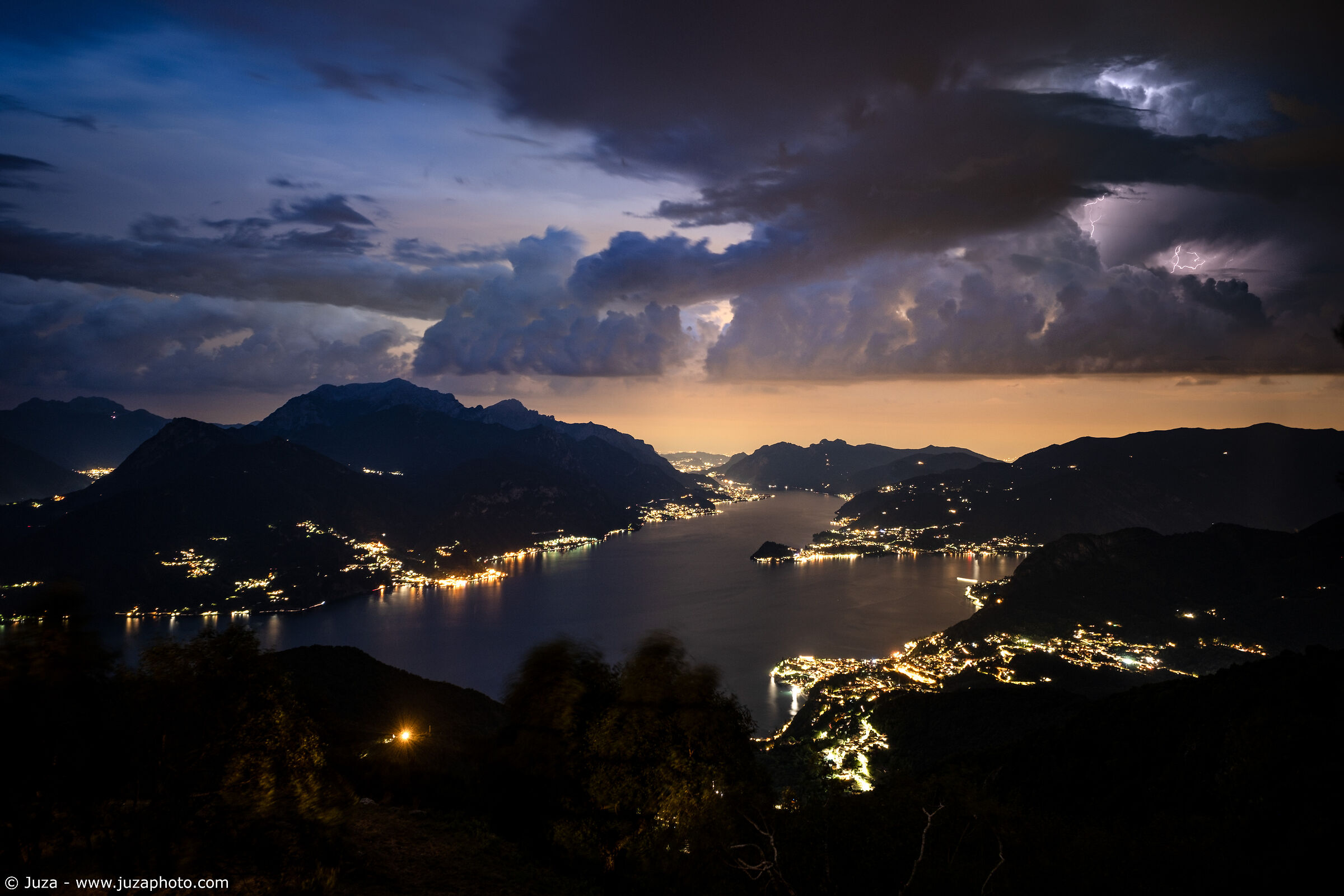 Notte e temporali sul Lago di Como