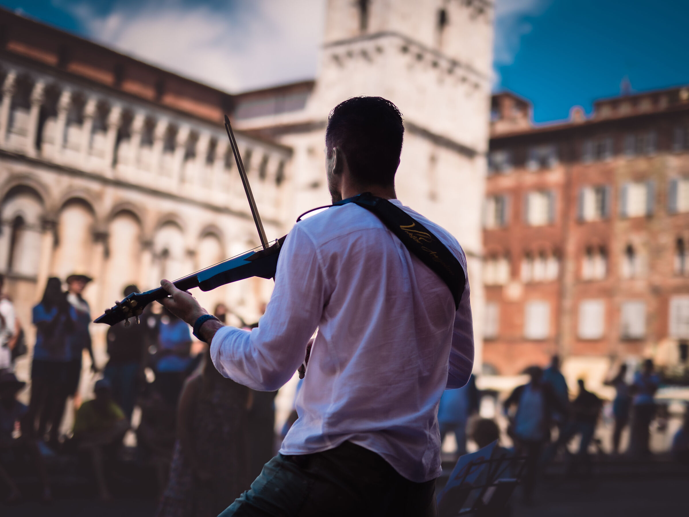 Il violinista POP a Lucca