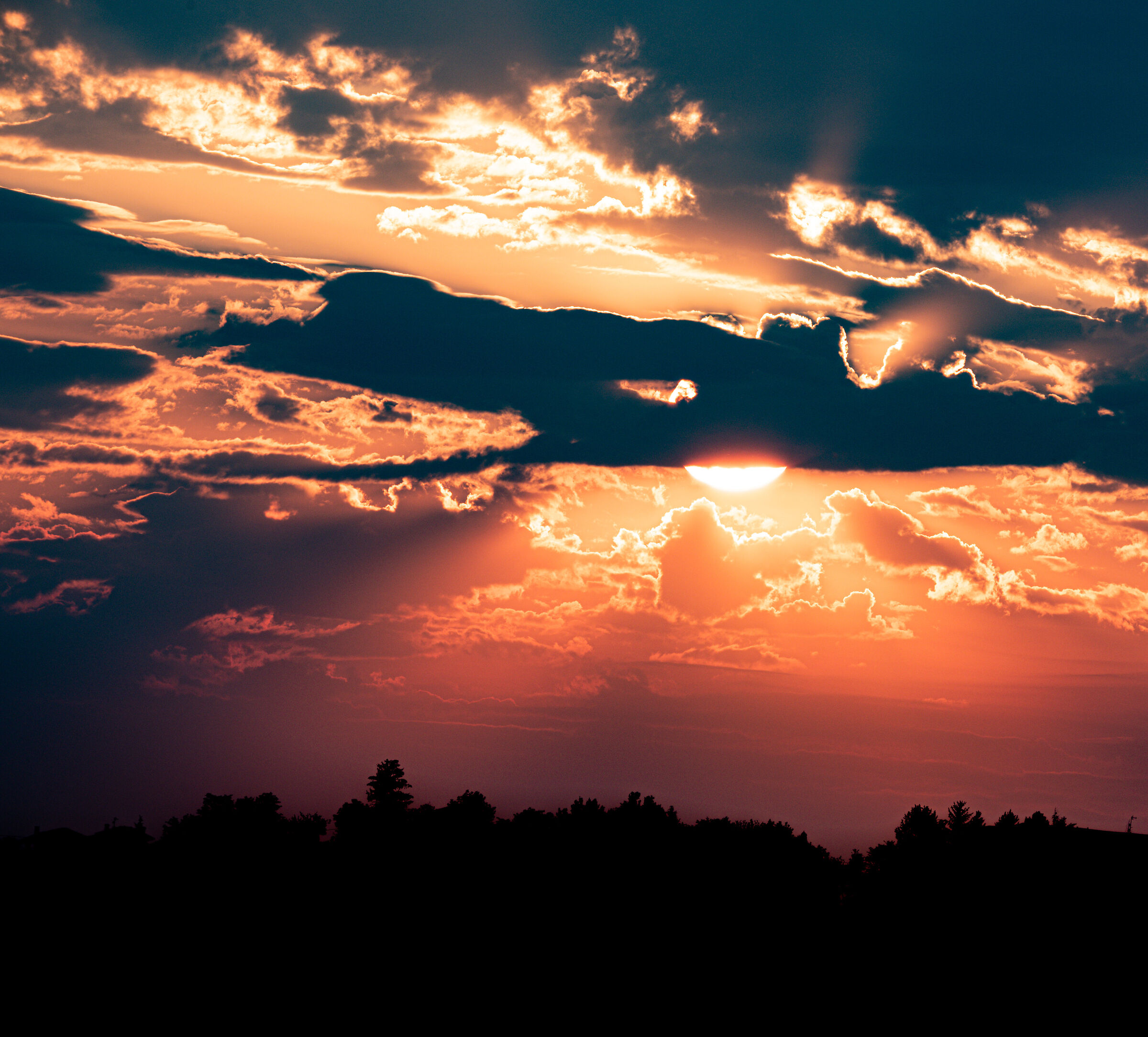 tramonto nelle langhe