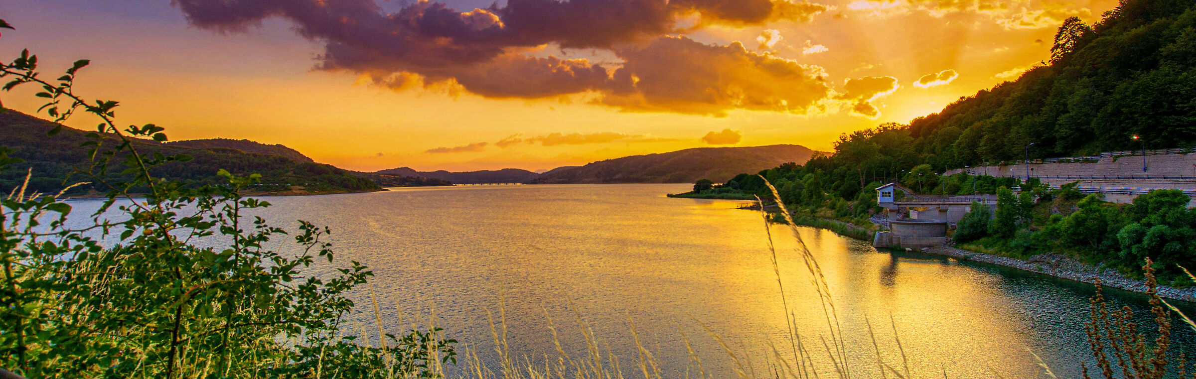 Lake Campotosto (AQ) at sunset