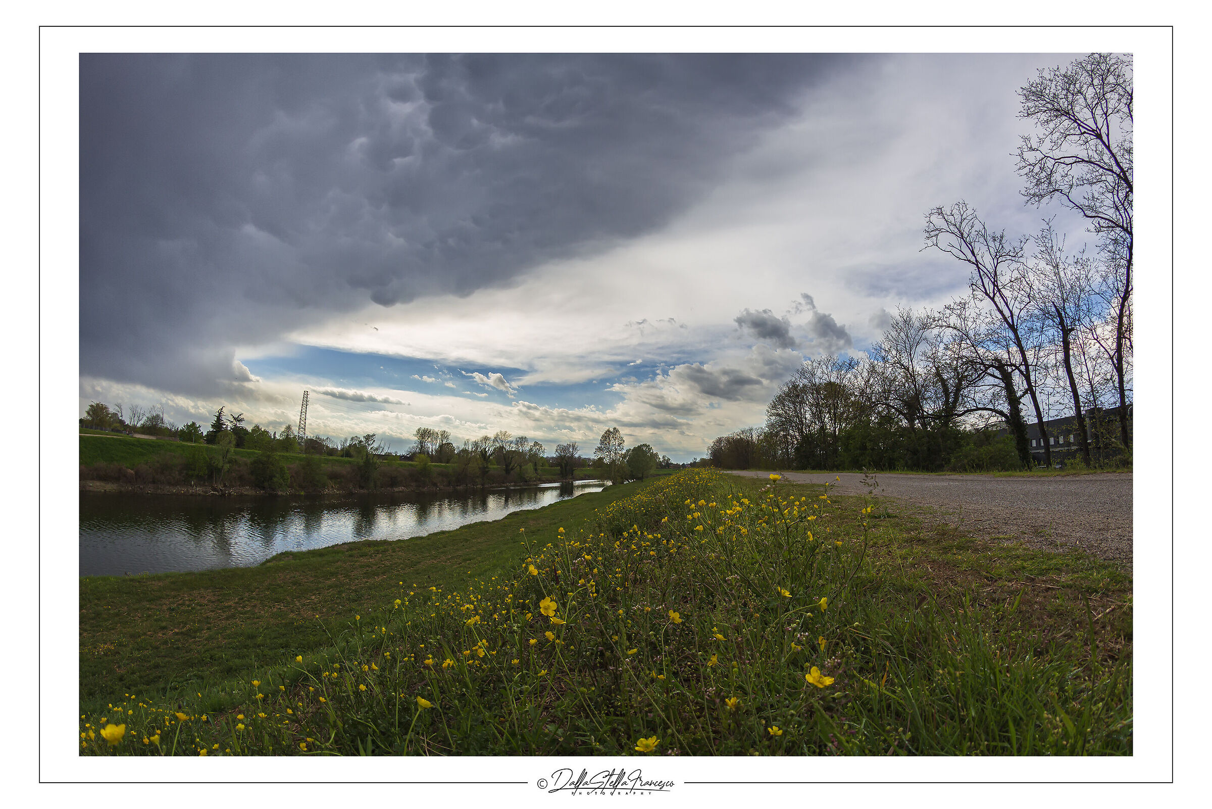 Mammatus on the embankment