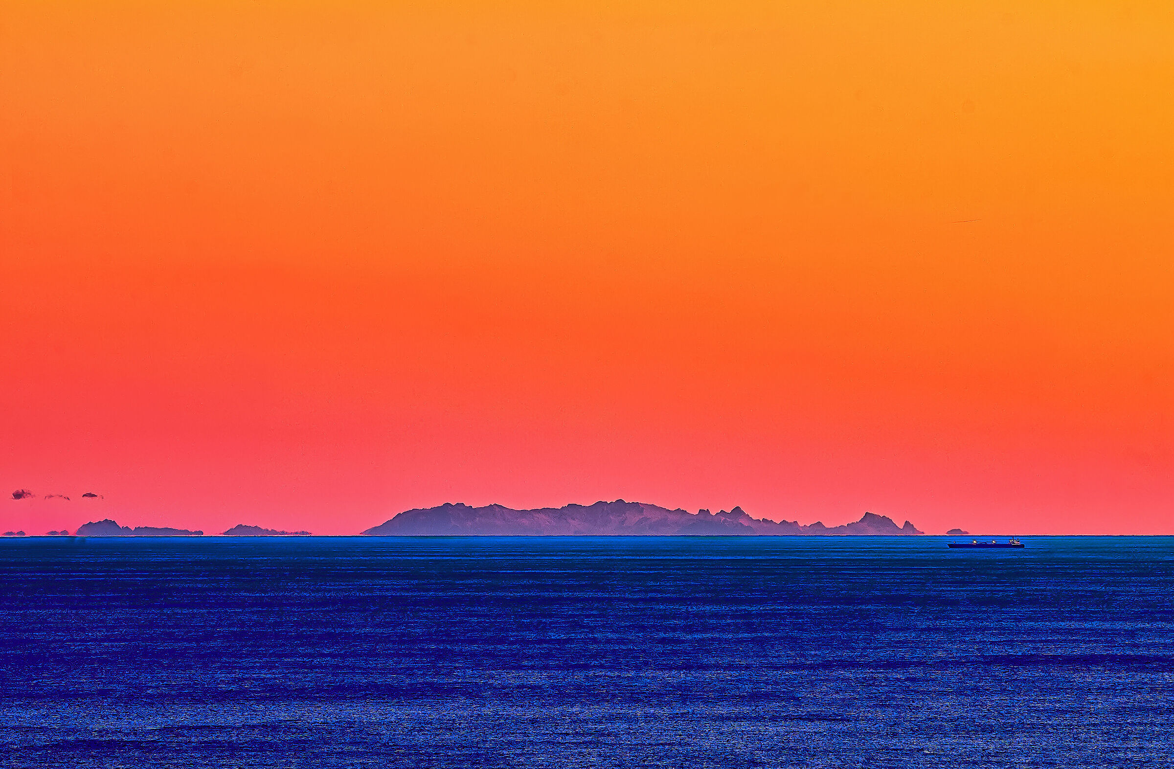 Terra.. (Corsica vista da Genova)