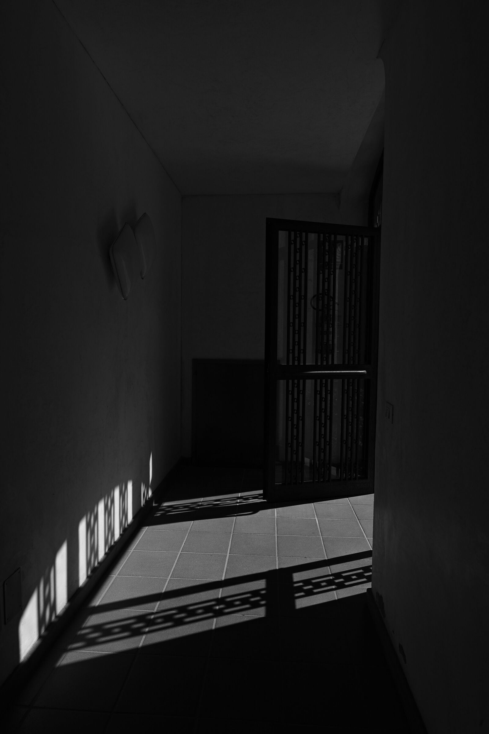 E luce bussò alle porte del buio