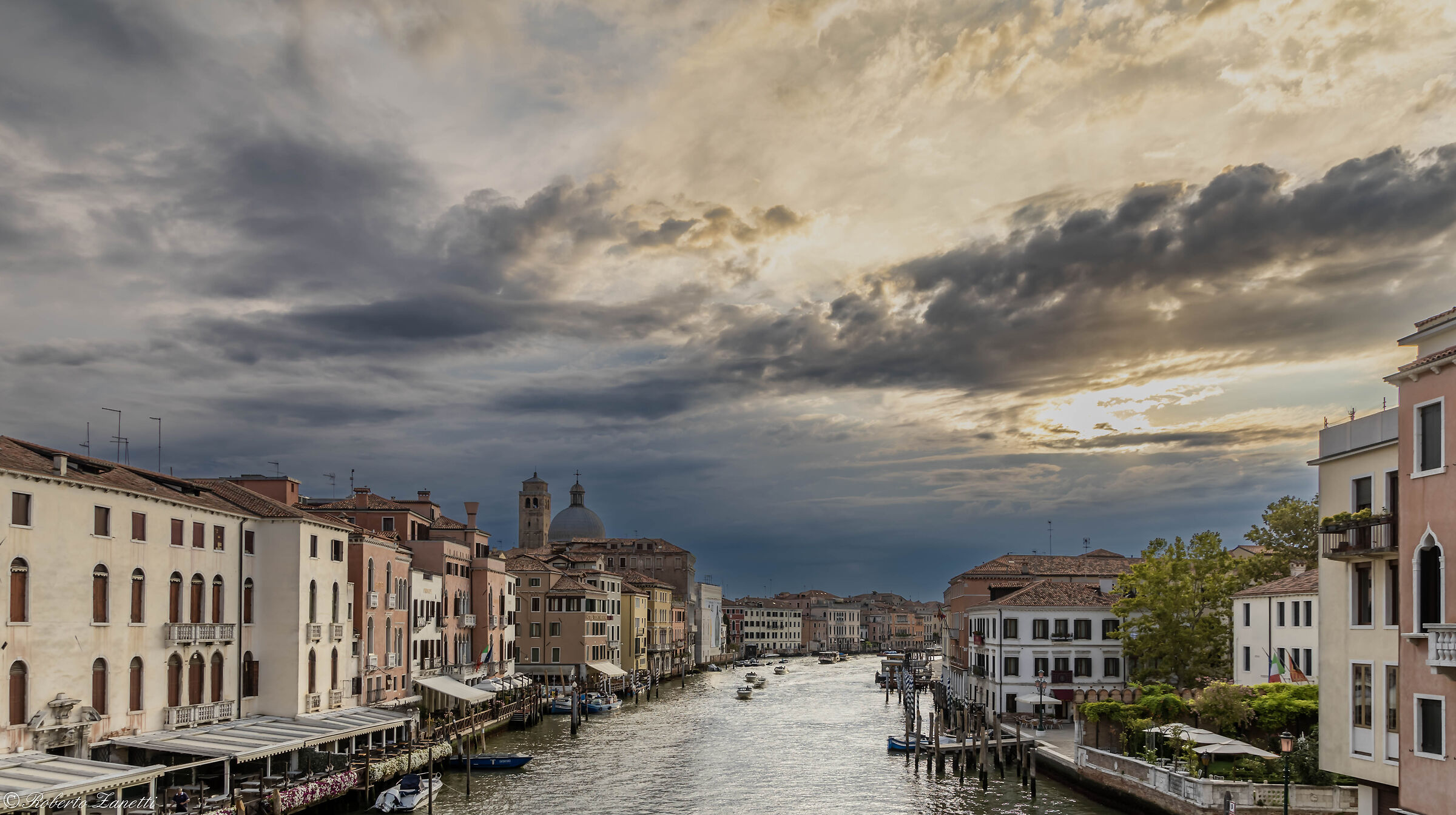 Un'alba incerta  a Venezia