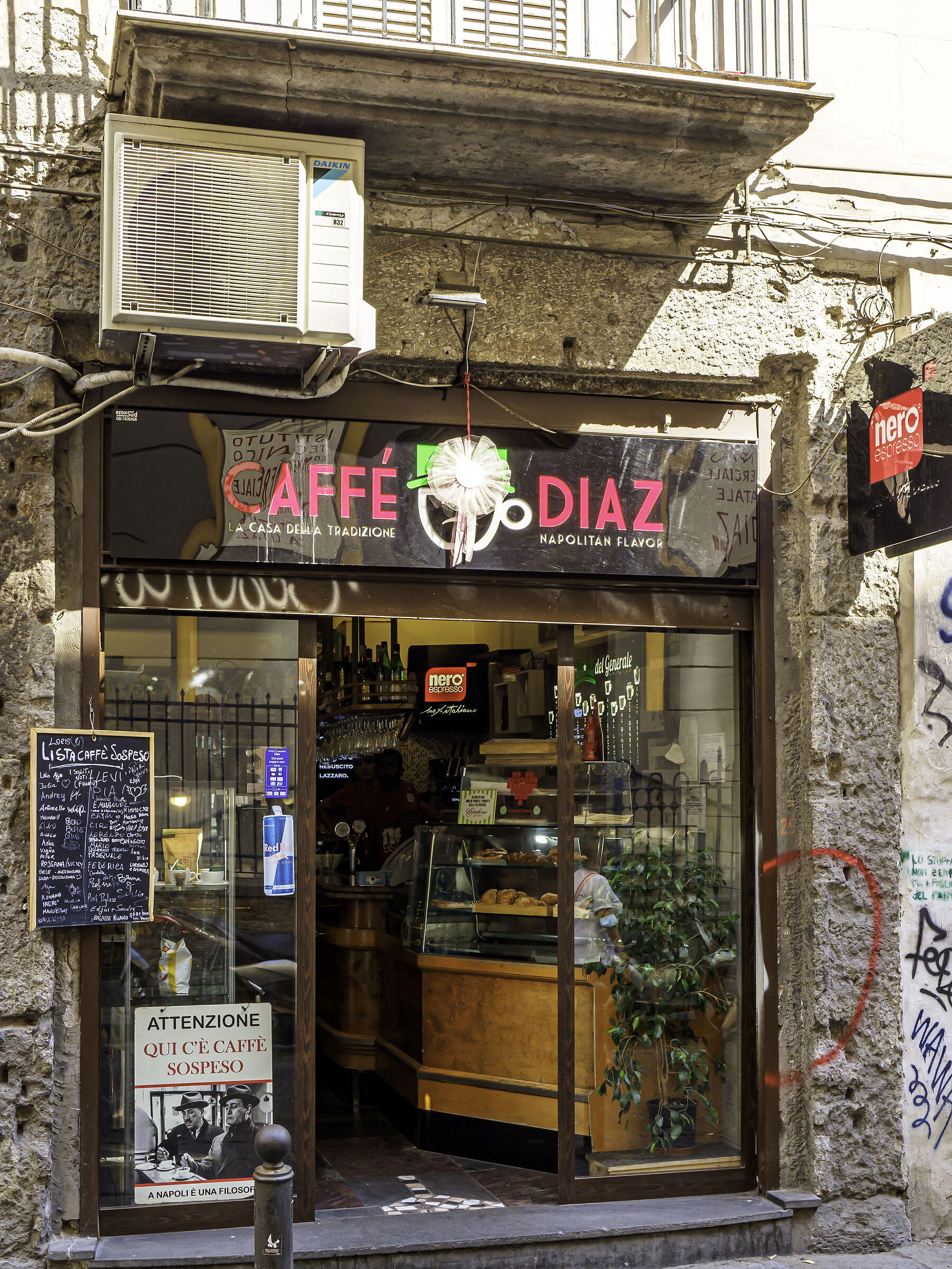 Naples - Suspended coffee