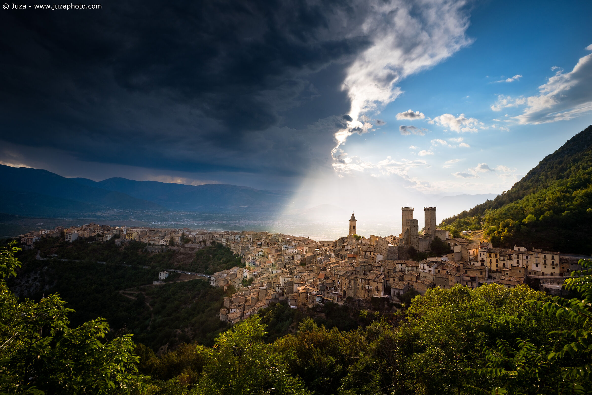 Thunderstorms and light on Pacentro