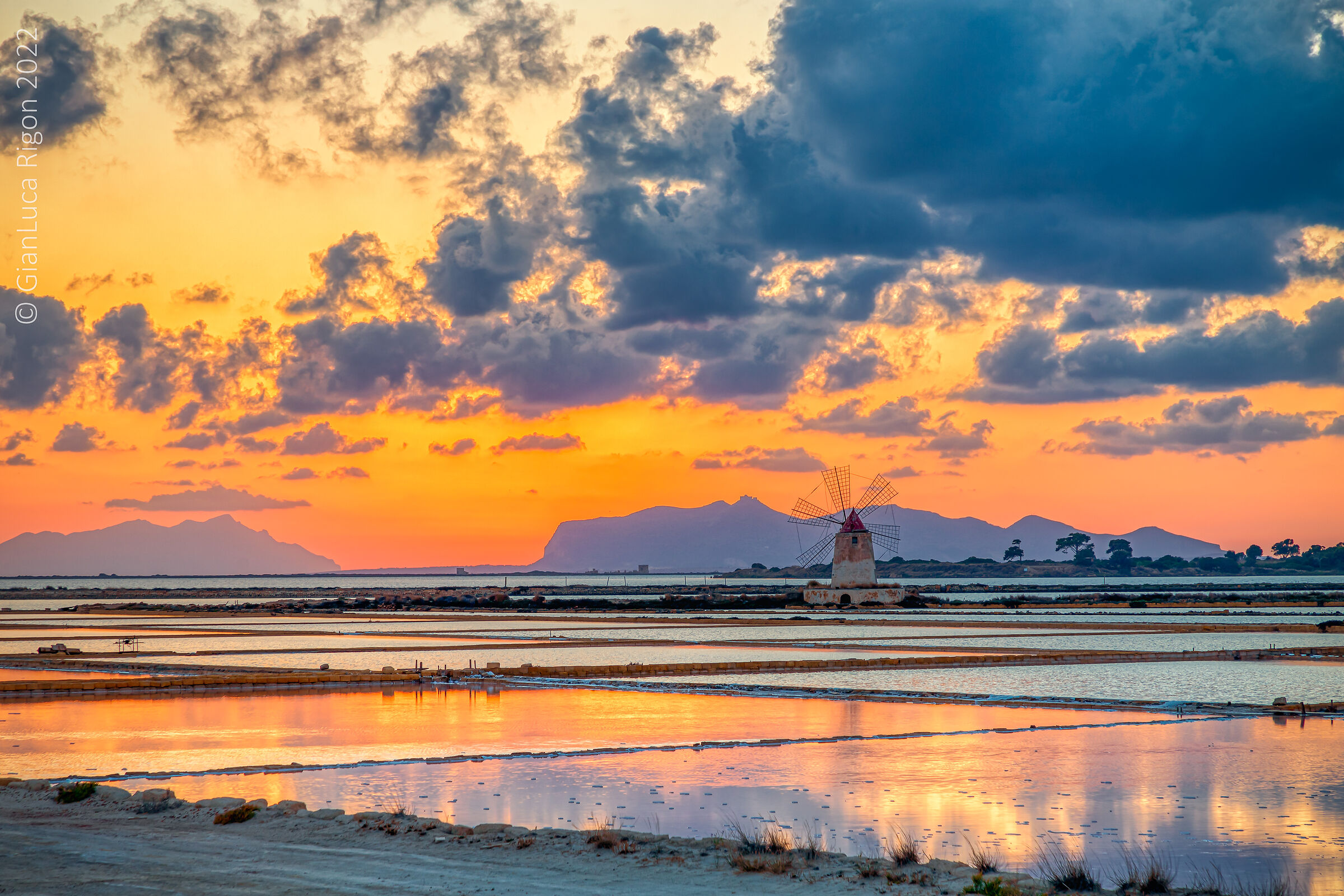 Tramonto sullo stagnone