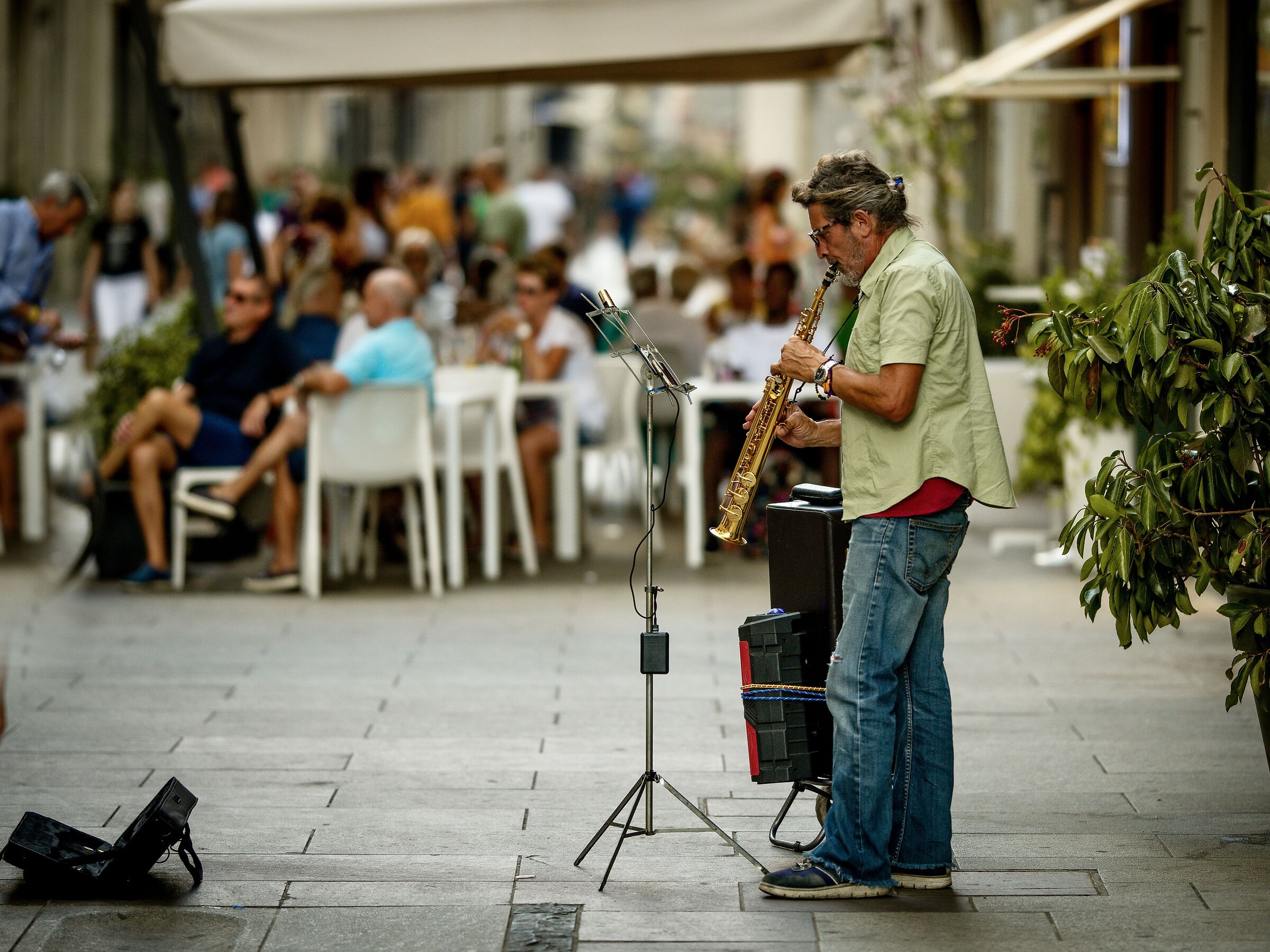 The sound of the cities of August..