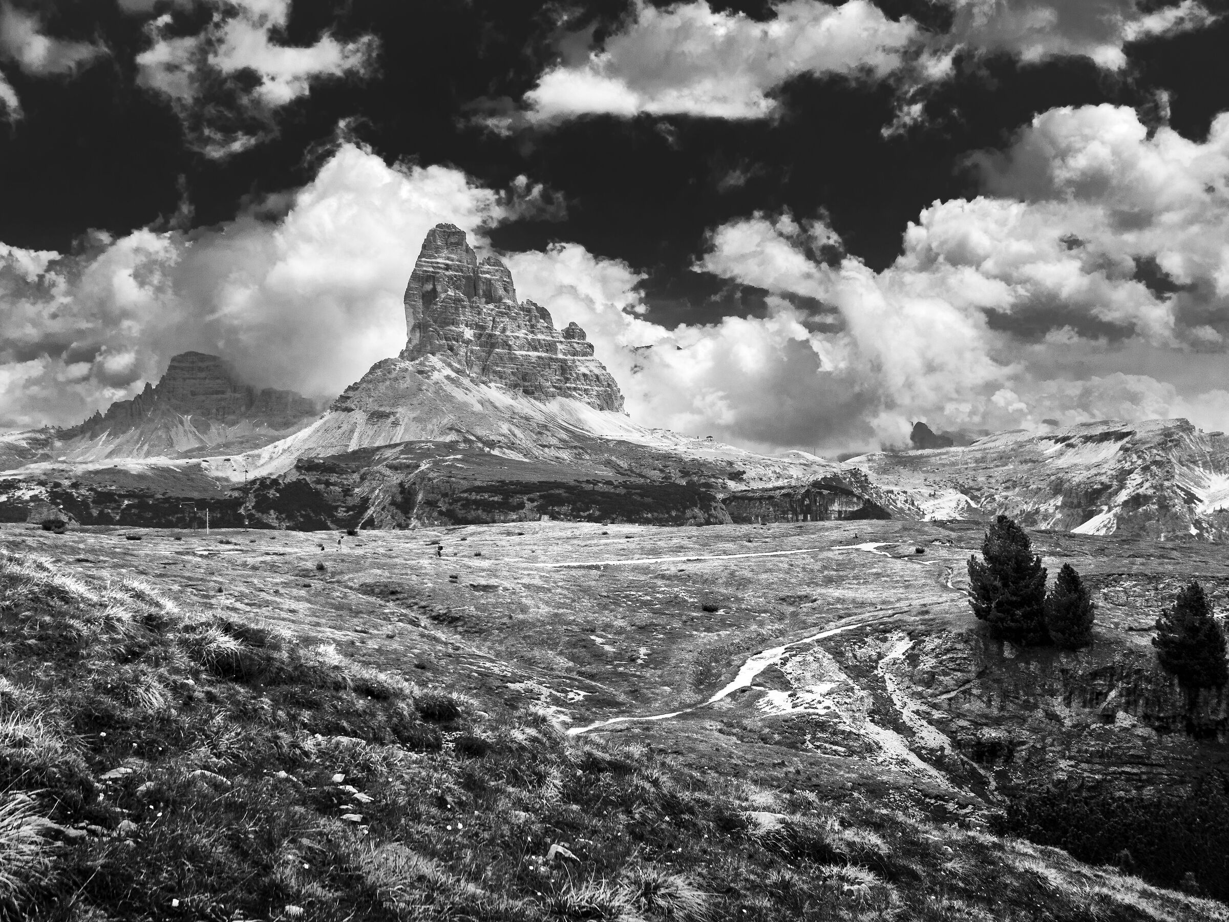 Laggiù, le Tre Cime.