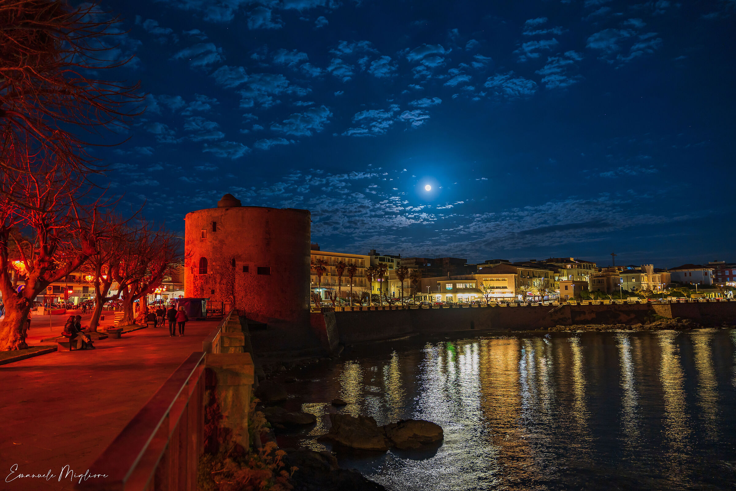 Plenilunio sui bastioni di Alghero