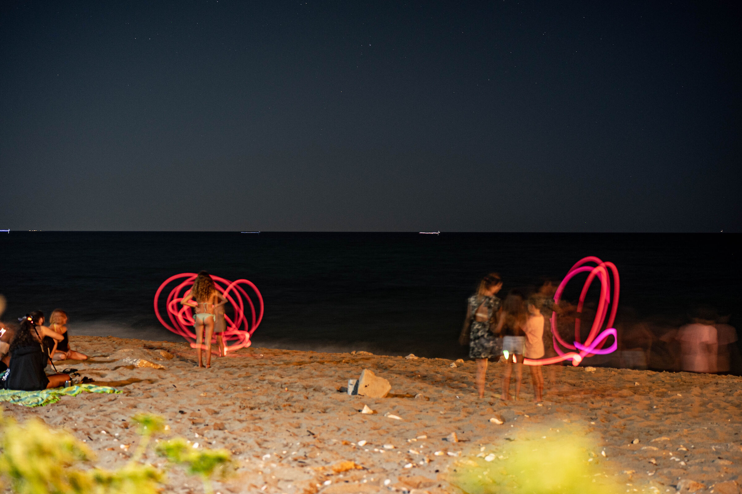 In spiaggia di notte, Felloniche