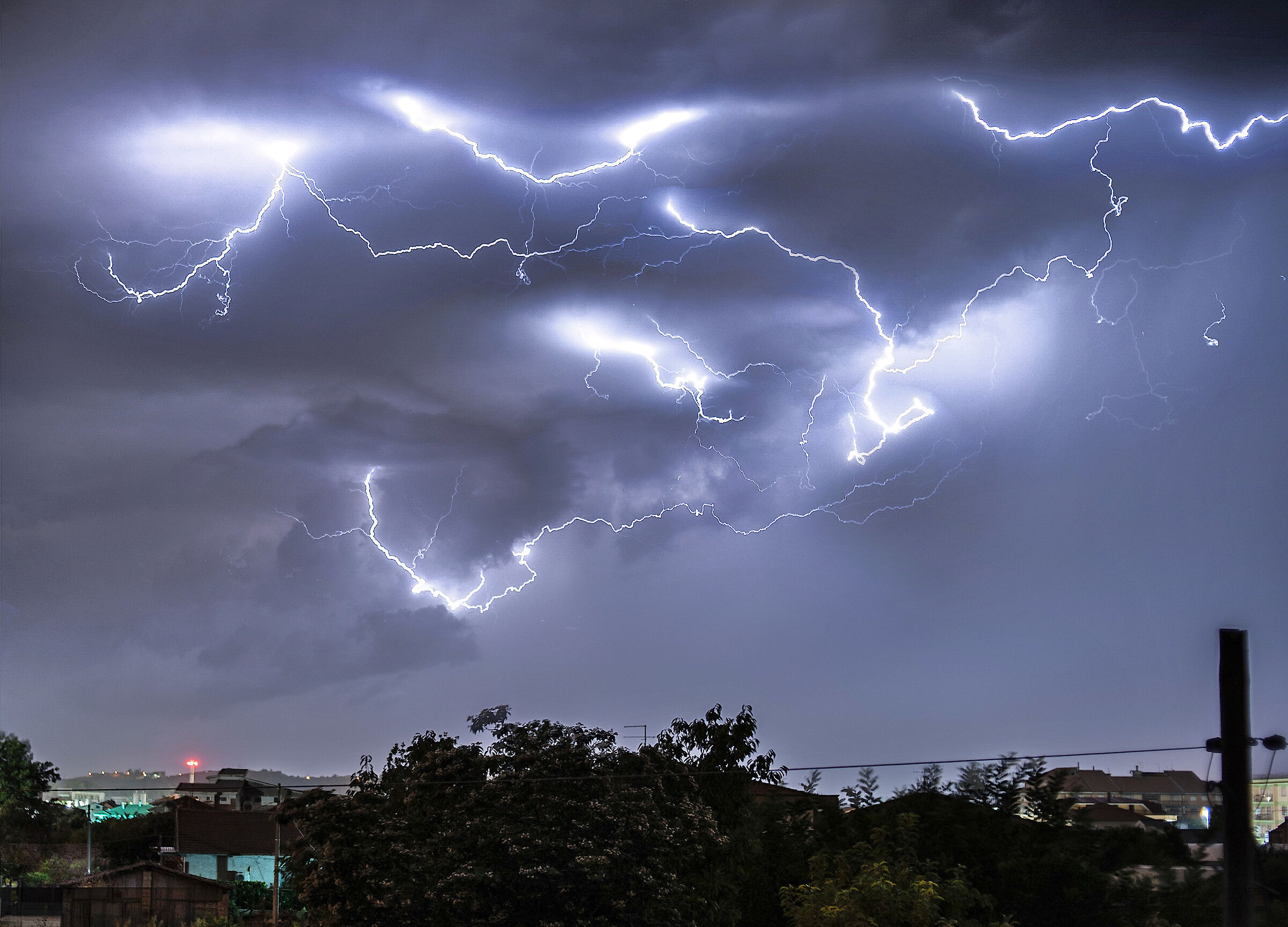 Tempesta di fulmini dalla finestra