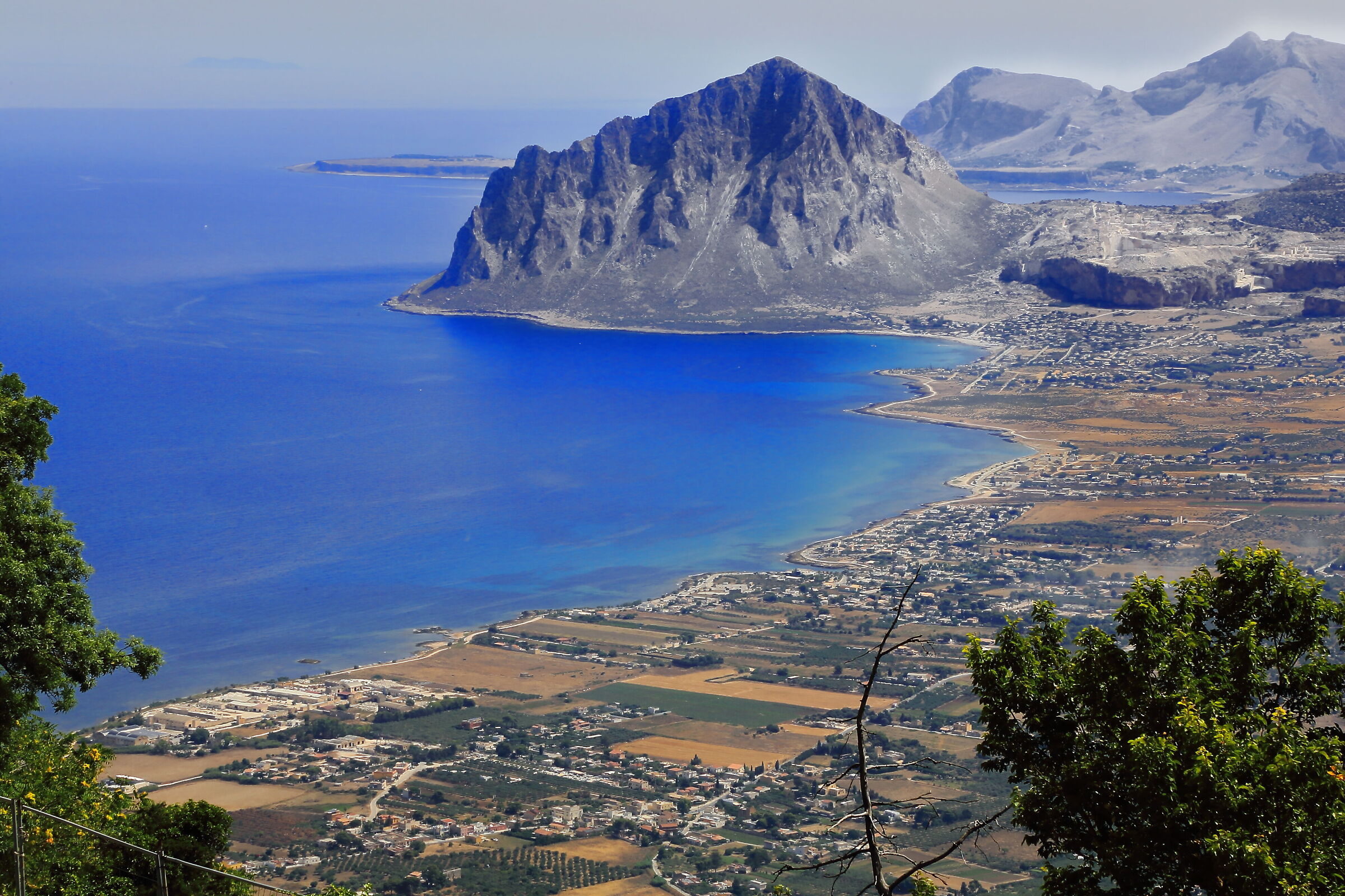 From Erice to the beach