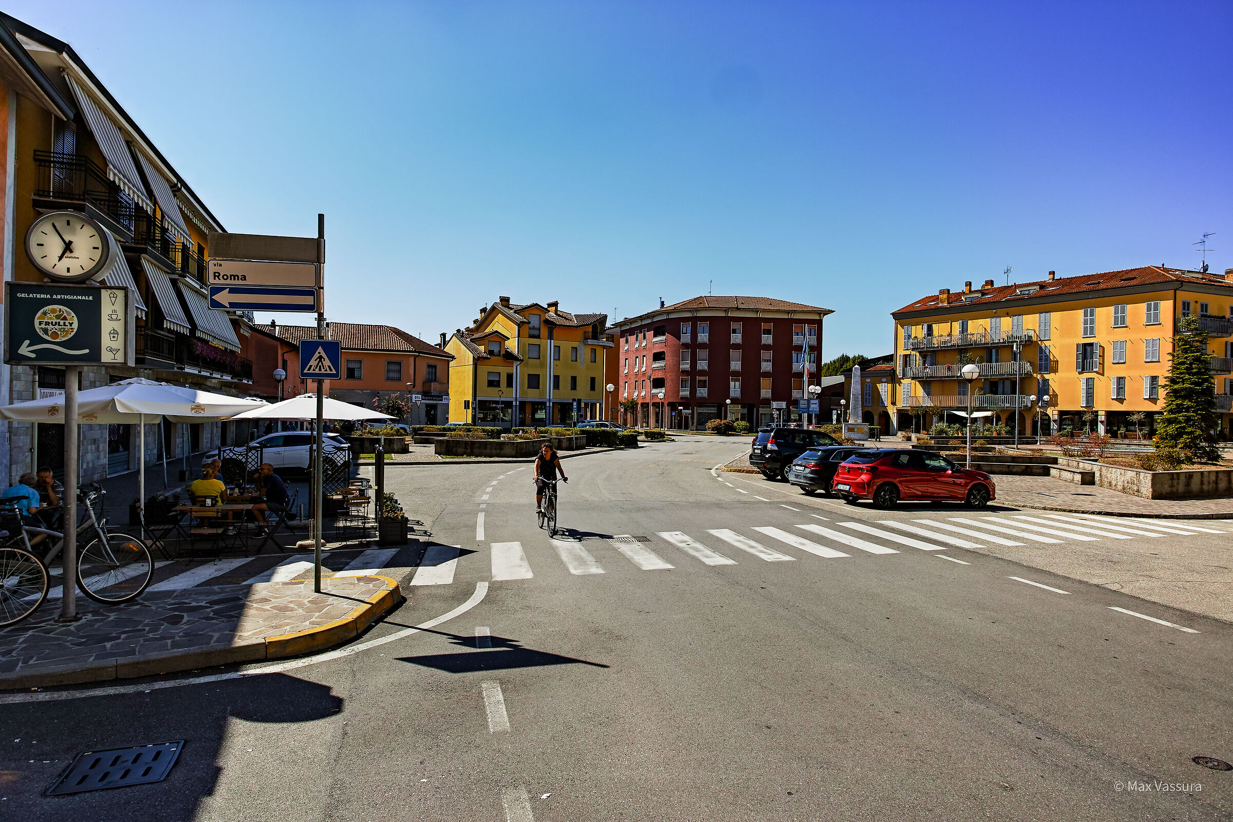 Piazza senza chiesa ...