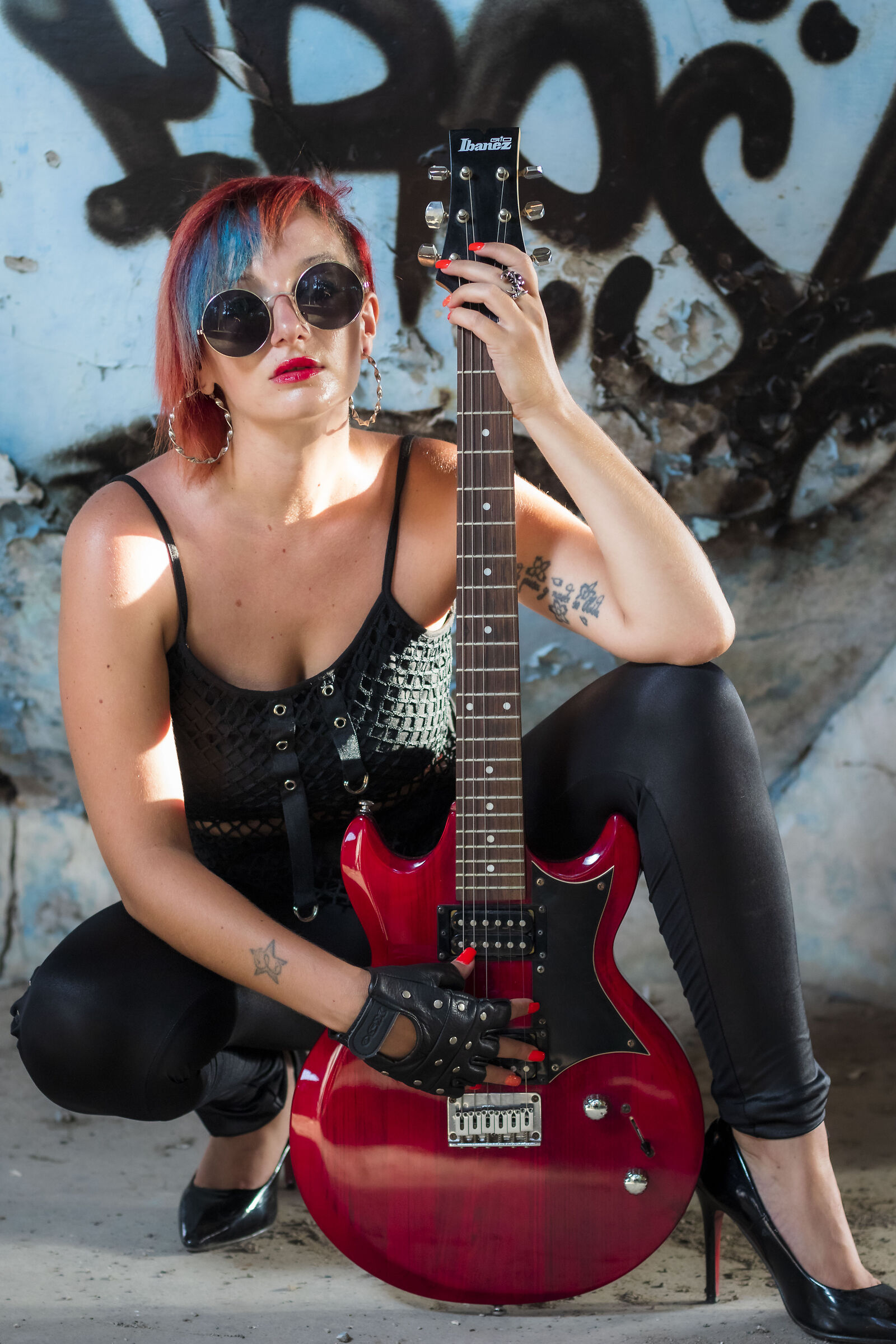 rock woman elisa