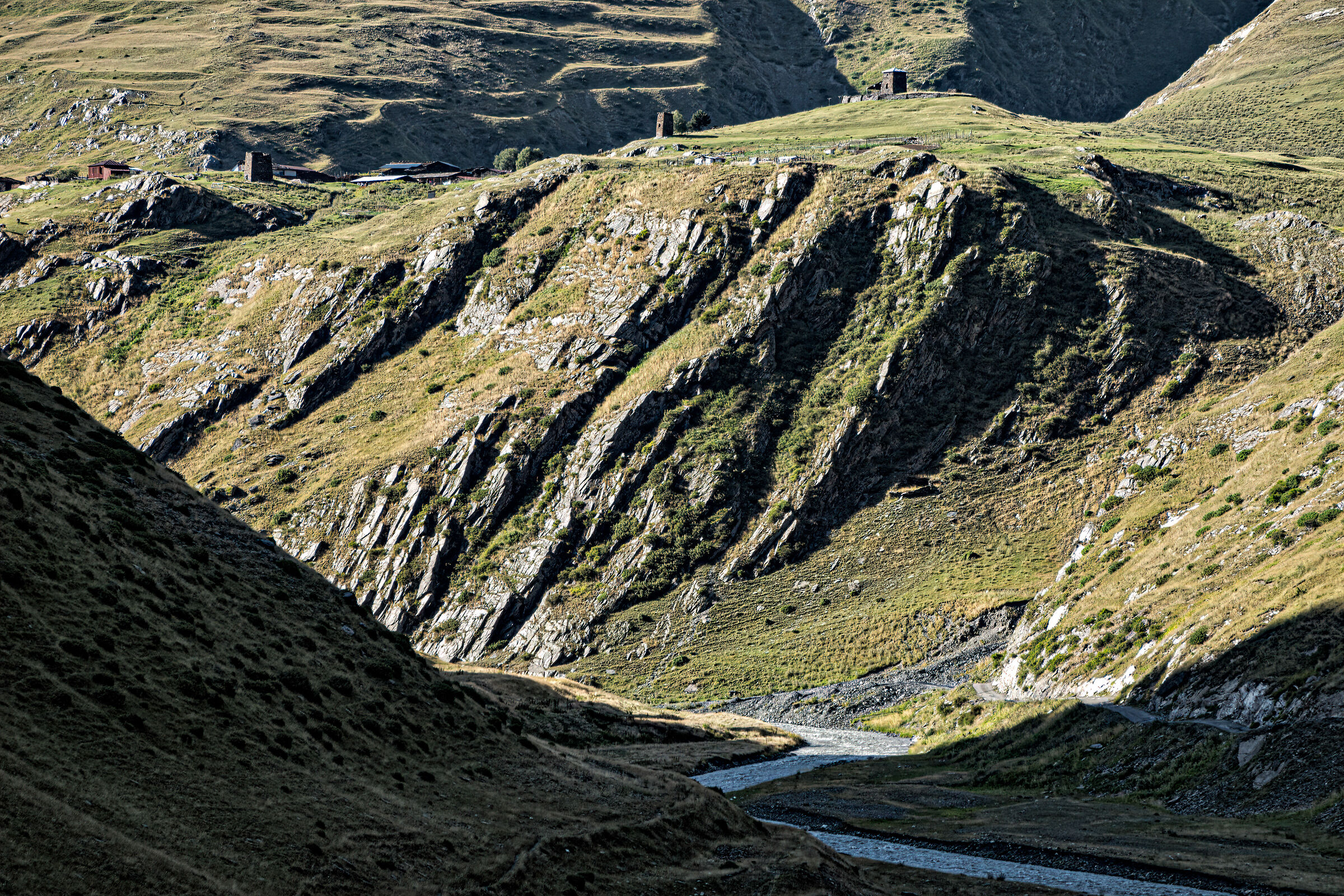Villaggio di Parsma e fiume Pirikita Alazani