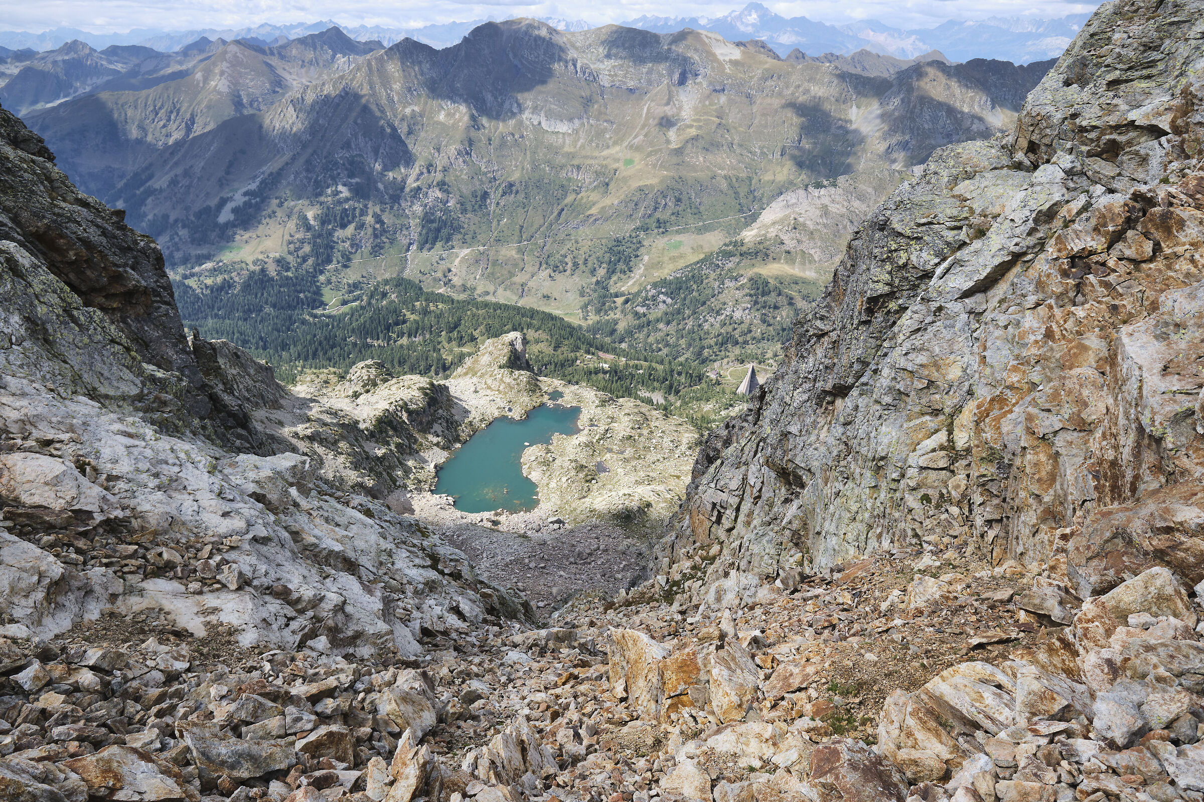 Lago dei Curiosi dalla cresta del Cabianca